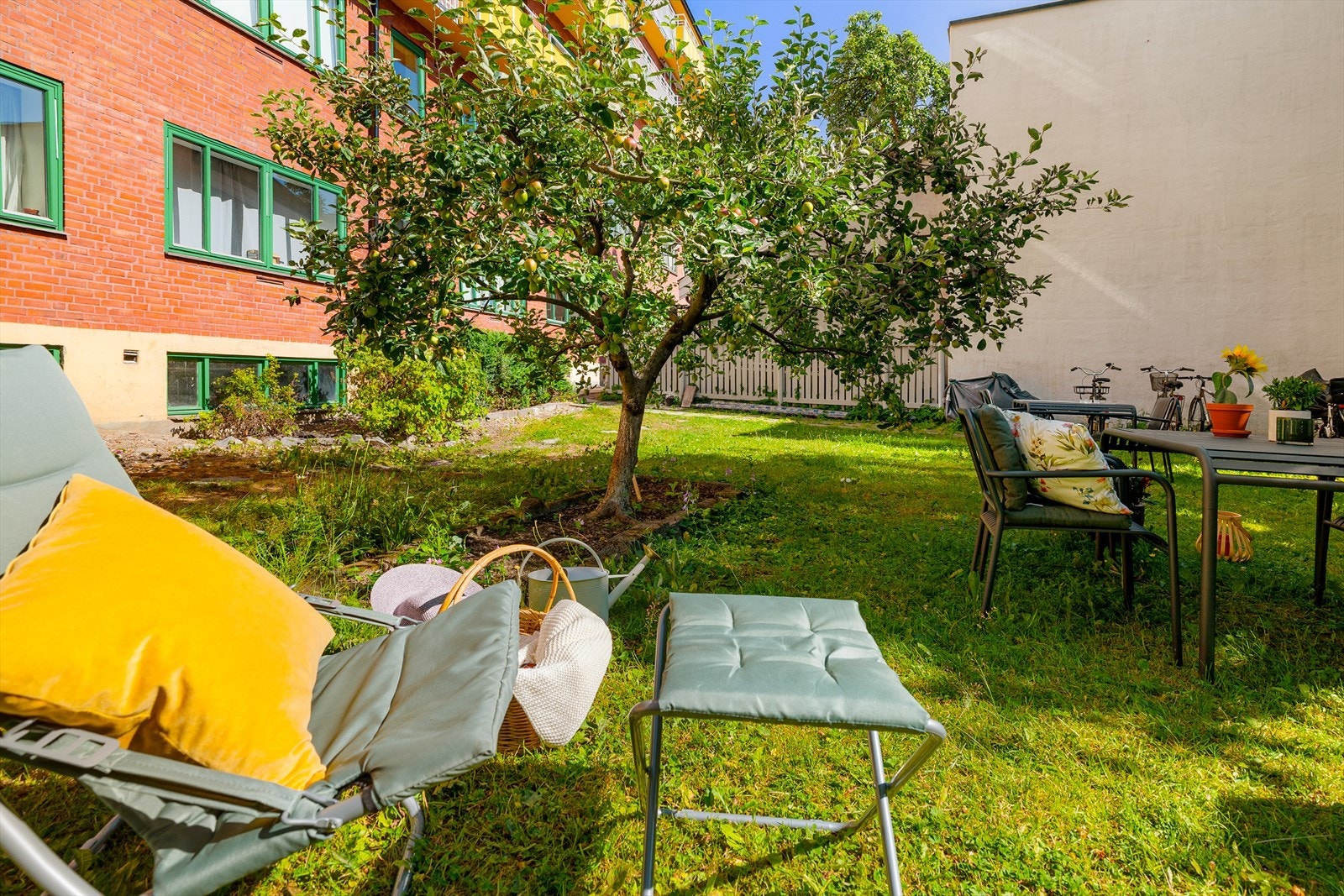 Hagen er et fint sted for både lek og avslapning. Galleribilde