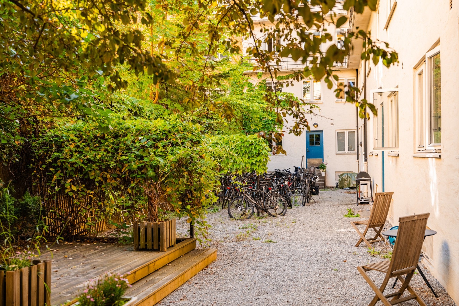 Sykkelparkering i lukket og låst bakgård. Galleribilde