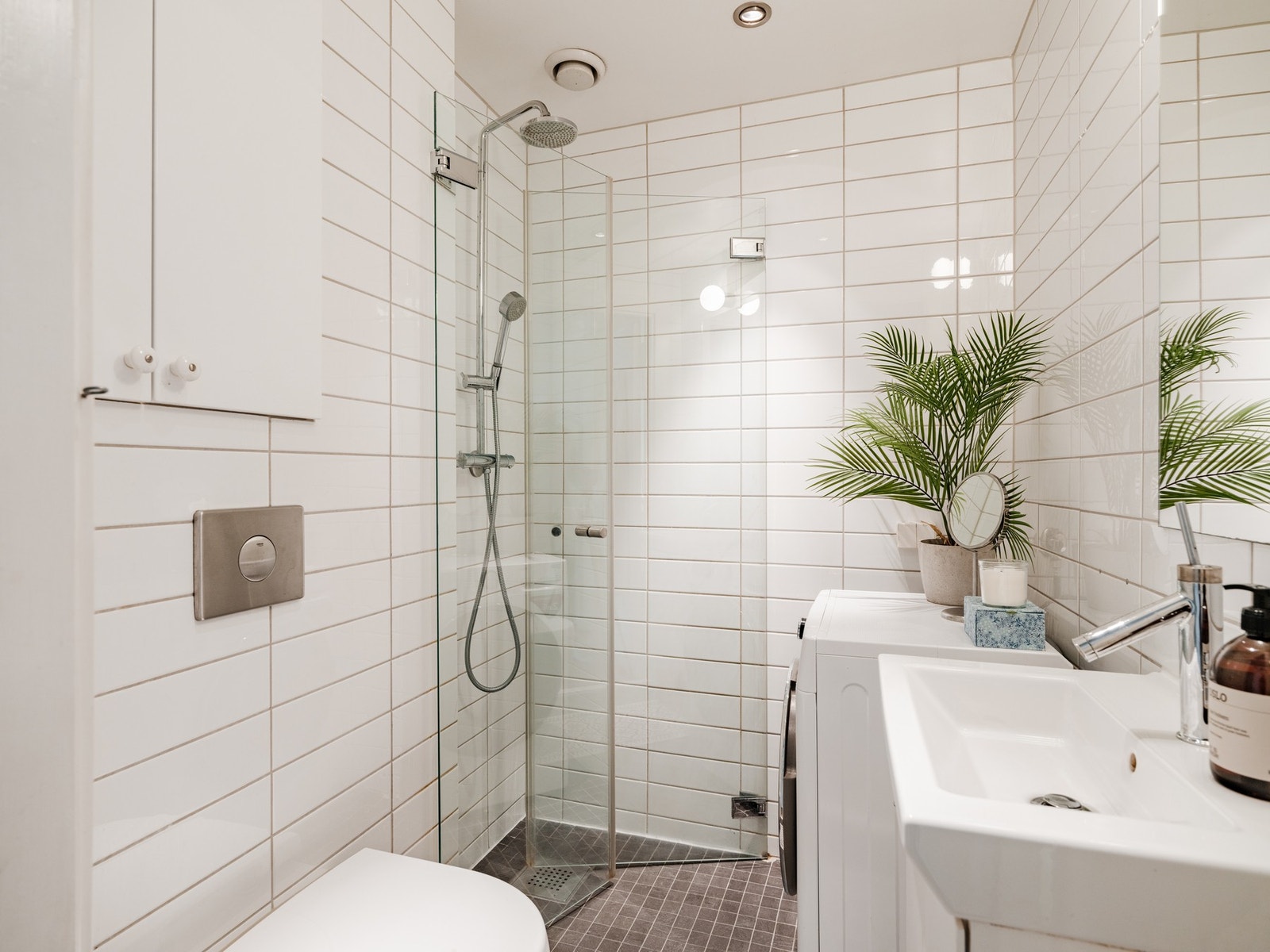 Det er opplegg for vaskemaskin på badet. Galleribilde