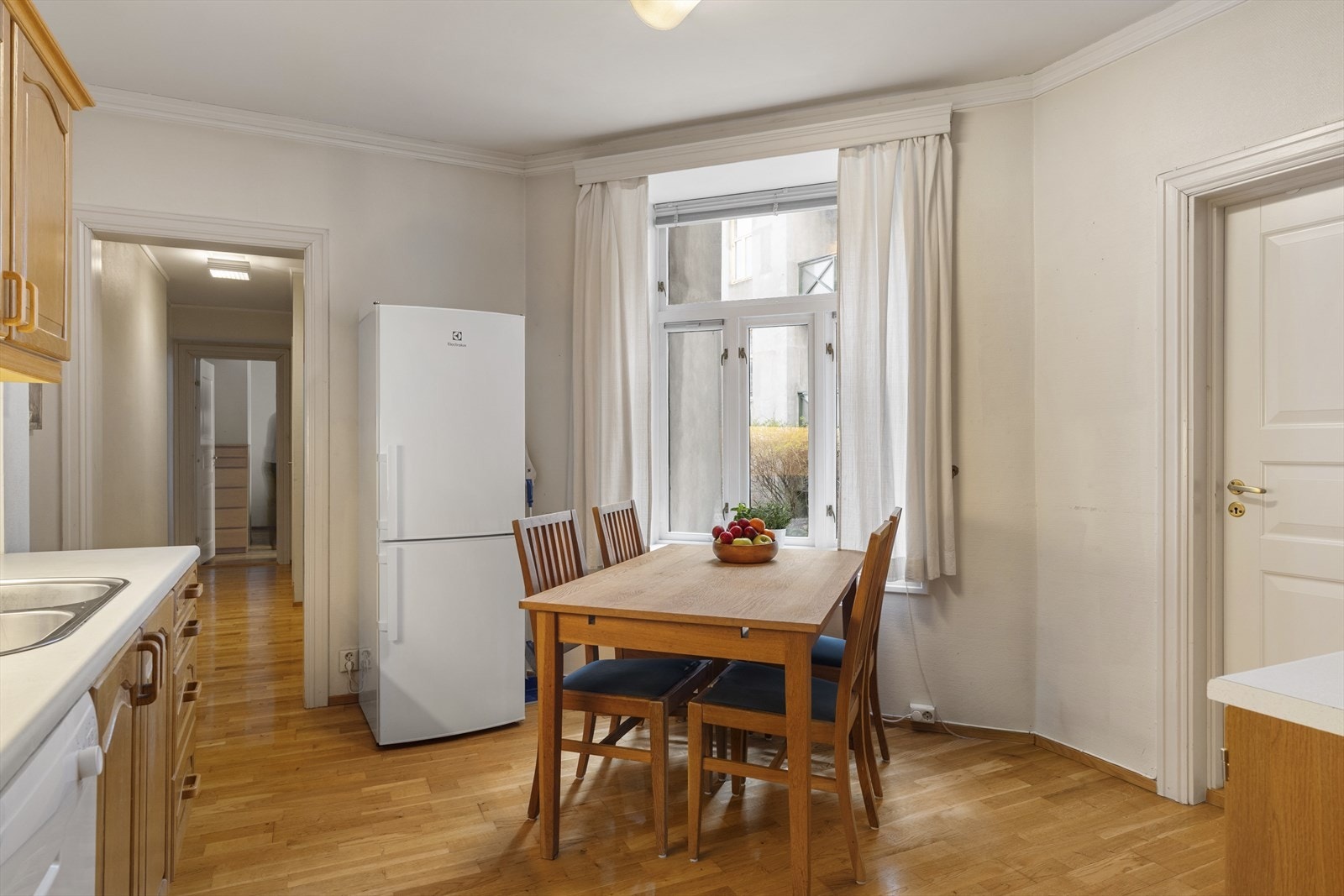 Kjøkkenet er 13 m² med god plass til egen spisegruppe. Galleribilde