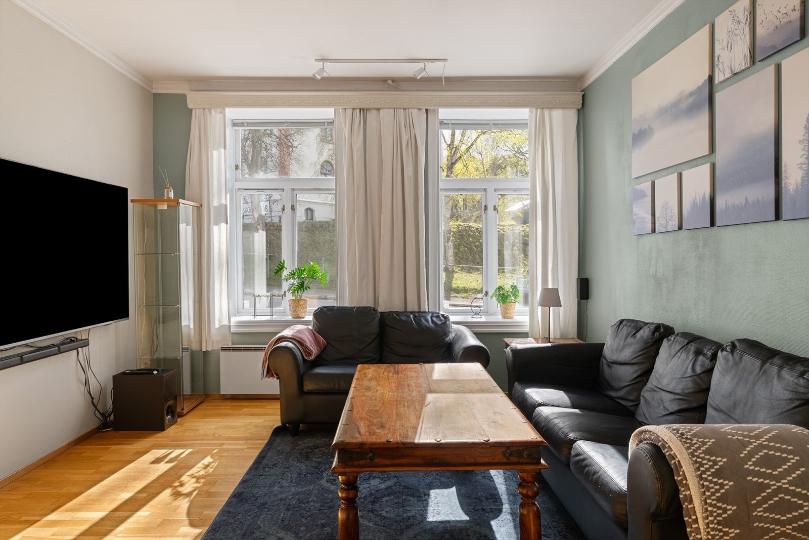 Fra leiligheten er det kort avstand til NTNU, Handelshøyskolen BI og "alt" du trenger i hverdagen som blant annet dagligvarehandel, gode kollektivtilbud og ikke minst Solsiden. Galleribilde