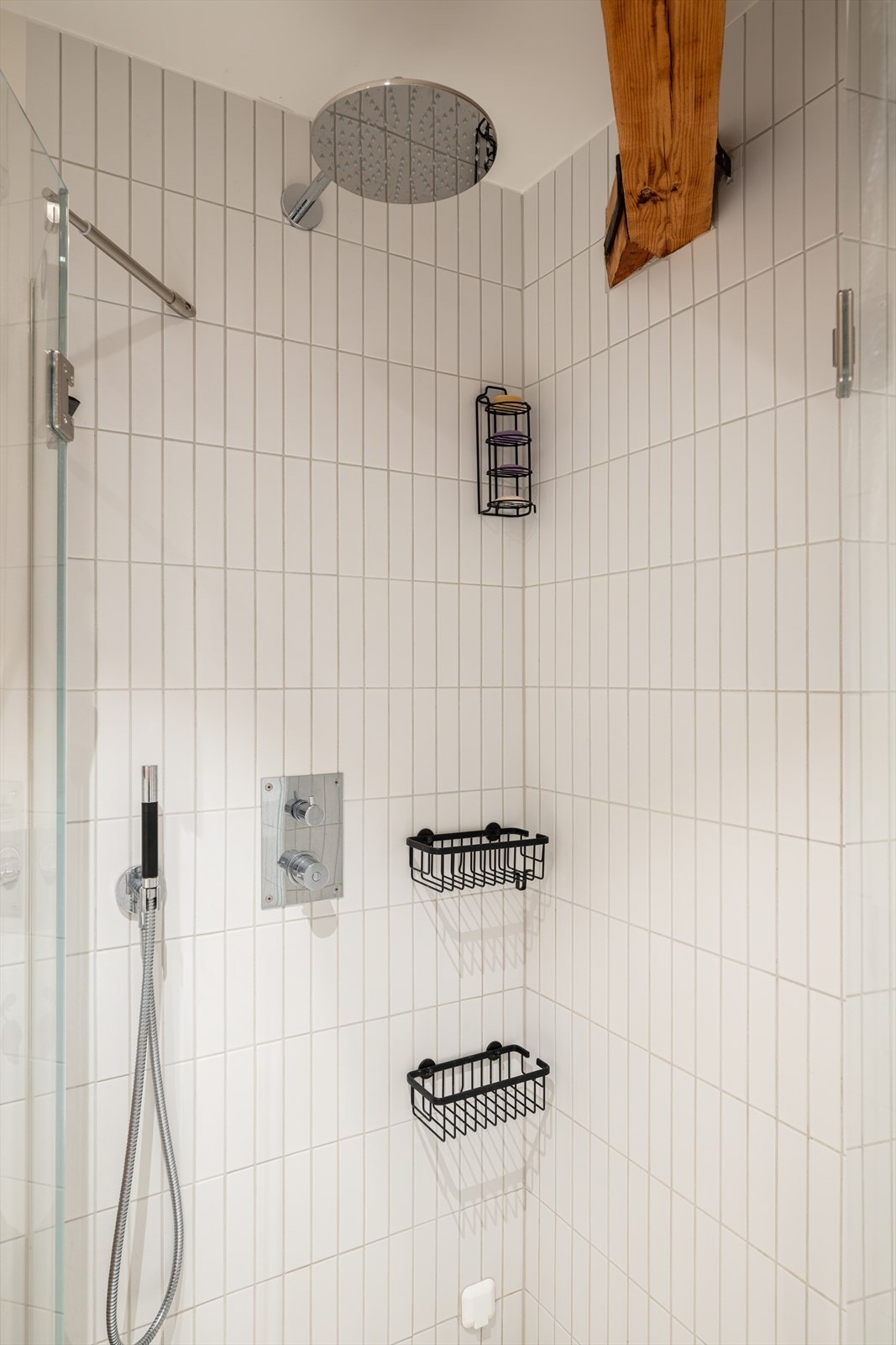 Rainshower fra Tapwell med veggmontert hånddusj setter prikken over i-en. Galleribilde
