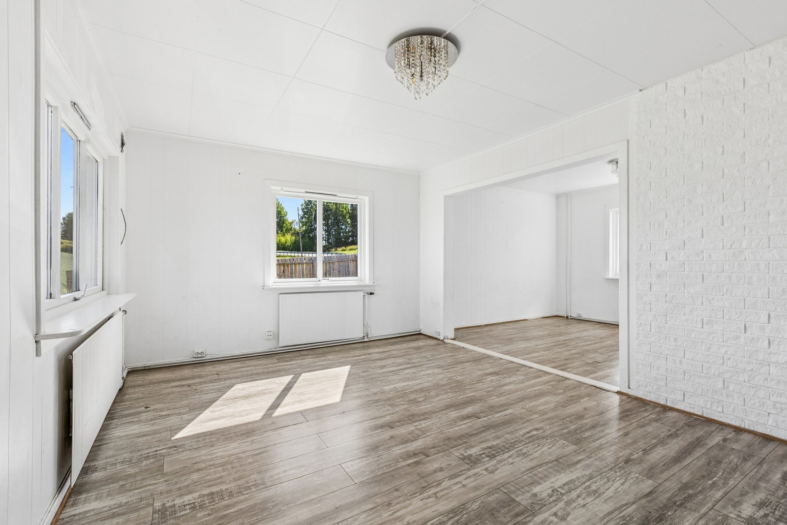 Stuen har en lys og åpen romfølelse. Galleribilde