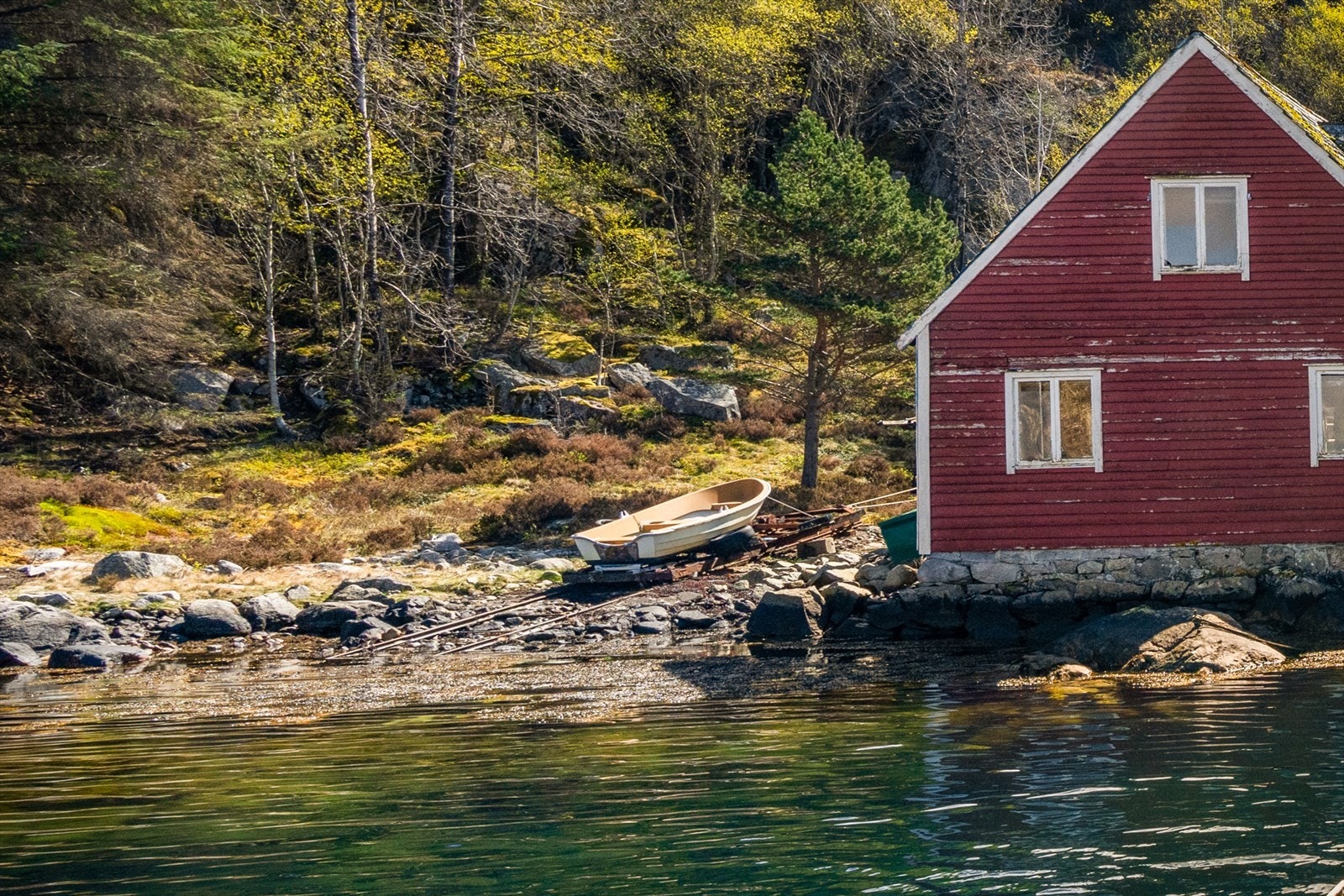 Like ved siden av finner du en velfungerende båtslipp. Galleribilde