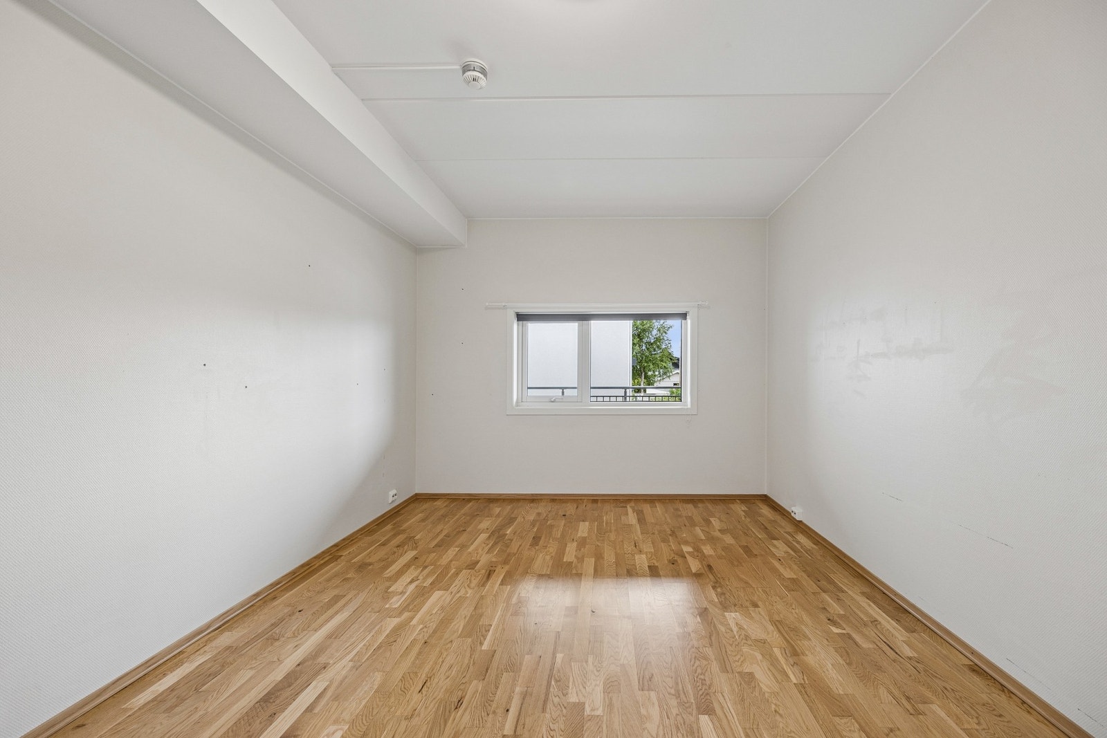 Soverommene har parkett på gulv og malte flater på veggene. Galleribilde