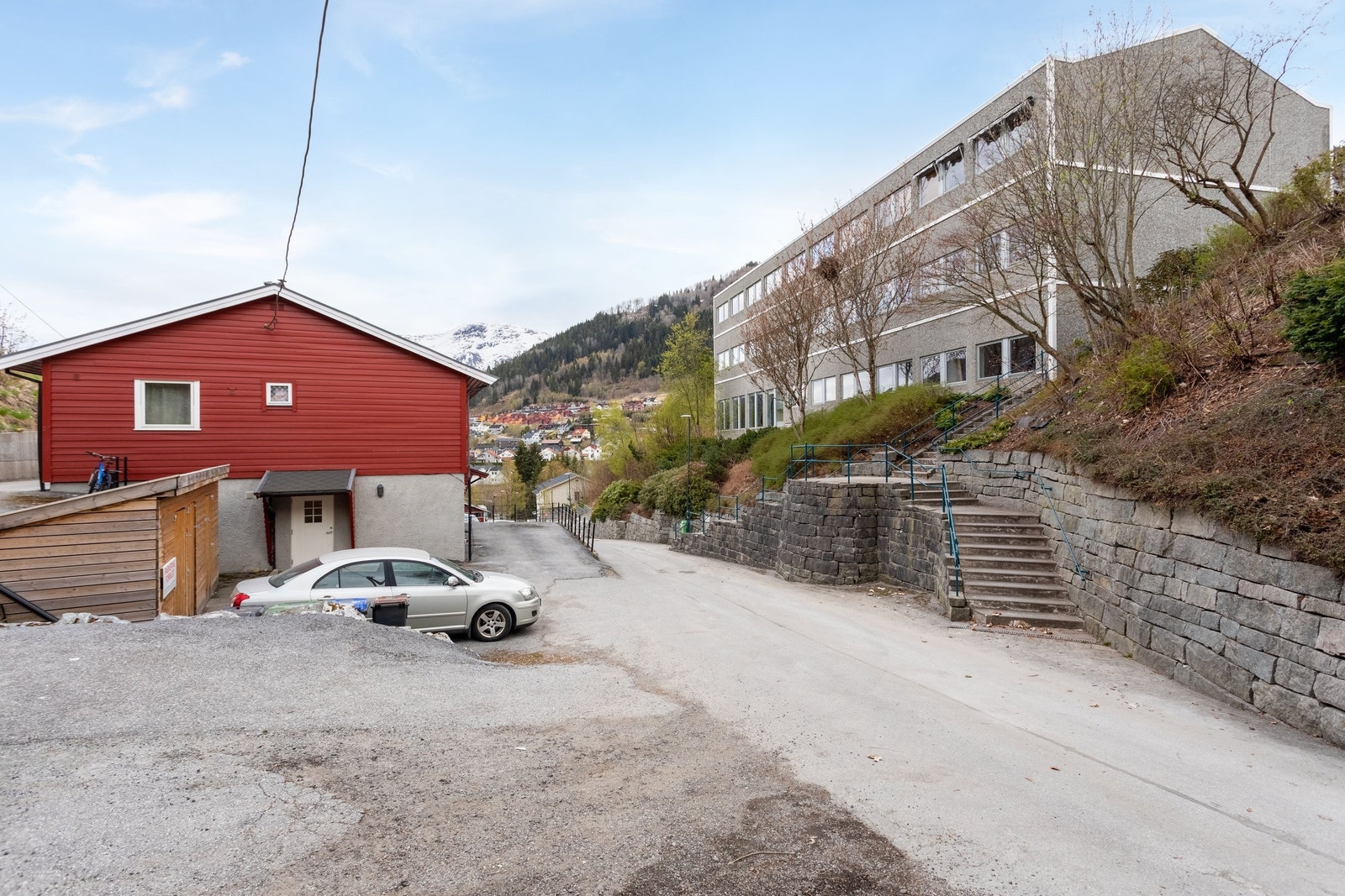 Umiddelbar nærleik til campus. Galleribilde