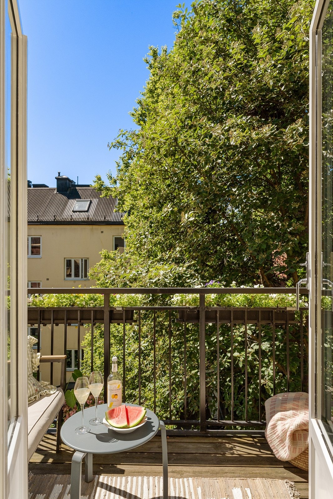 Fra soverommet er det utgang til en herlig balkong på 4 kvm med gode solforhold. Galleribilde