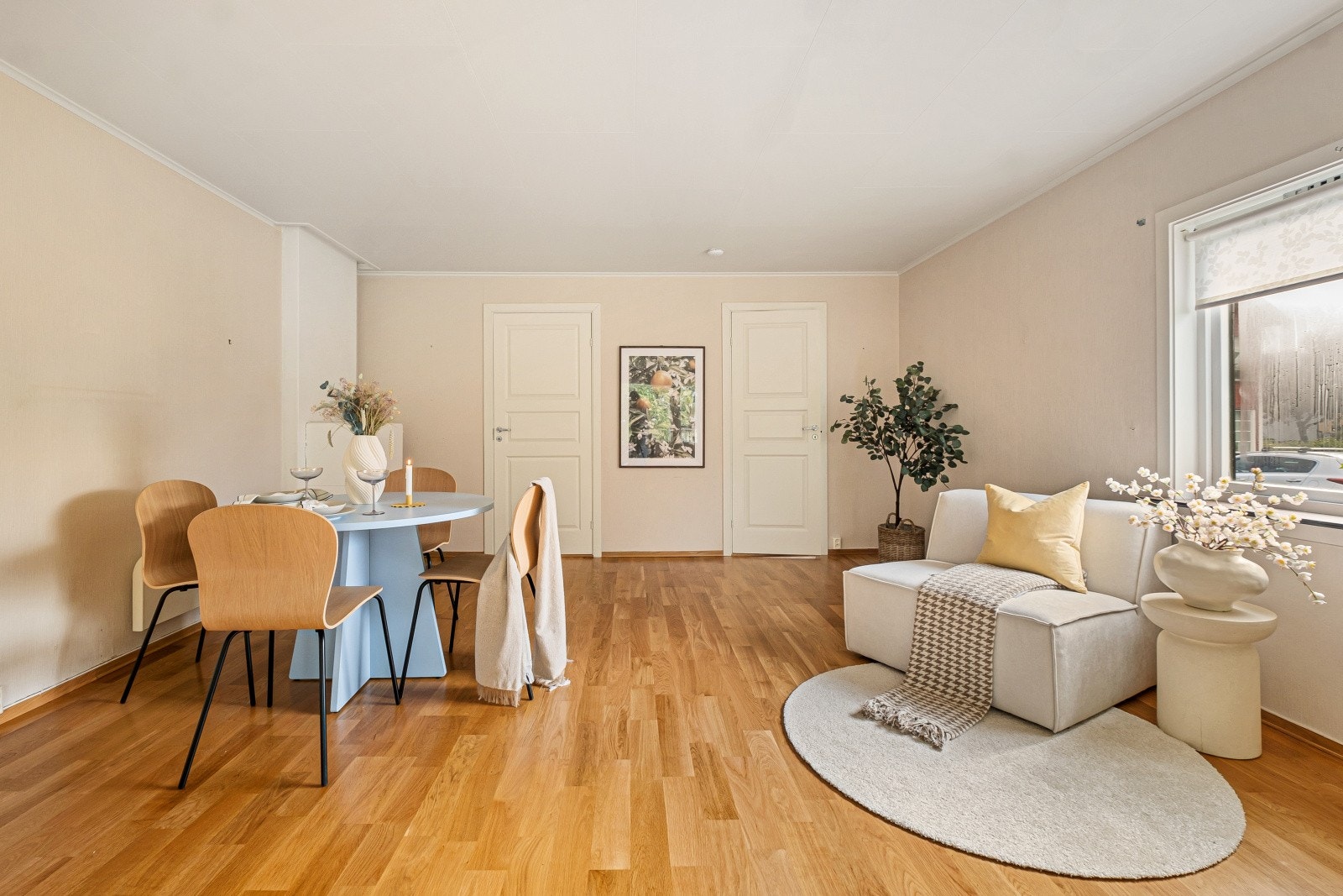 Stuen er et samlingspunkt med god plass til familie og venner. Galleribilde