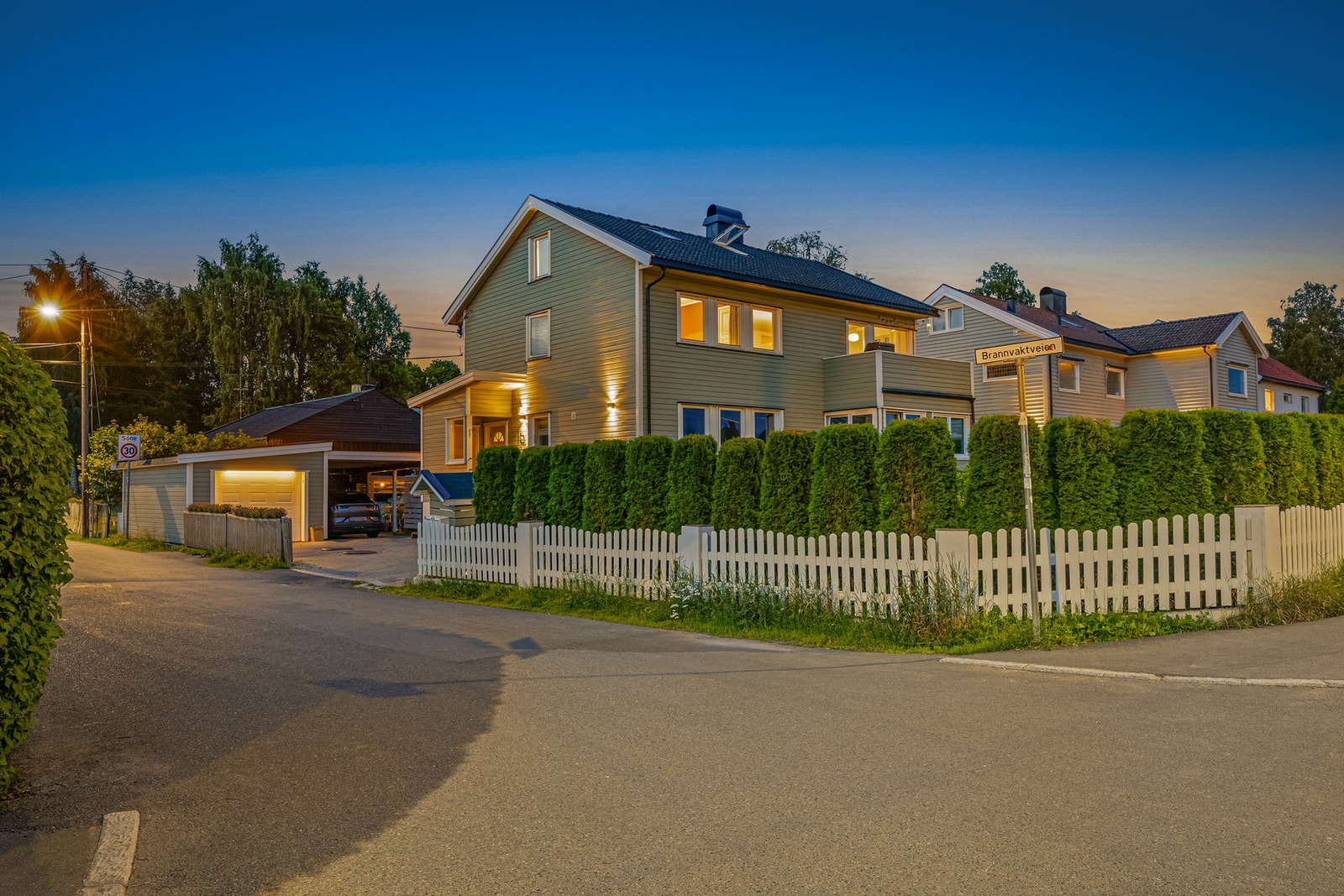 Boligen har gjennomgått en rekke oppgraderinger utvendig og innvendig i nyere tid - Et stort pluss! Galleribilde