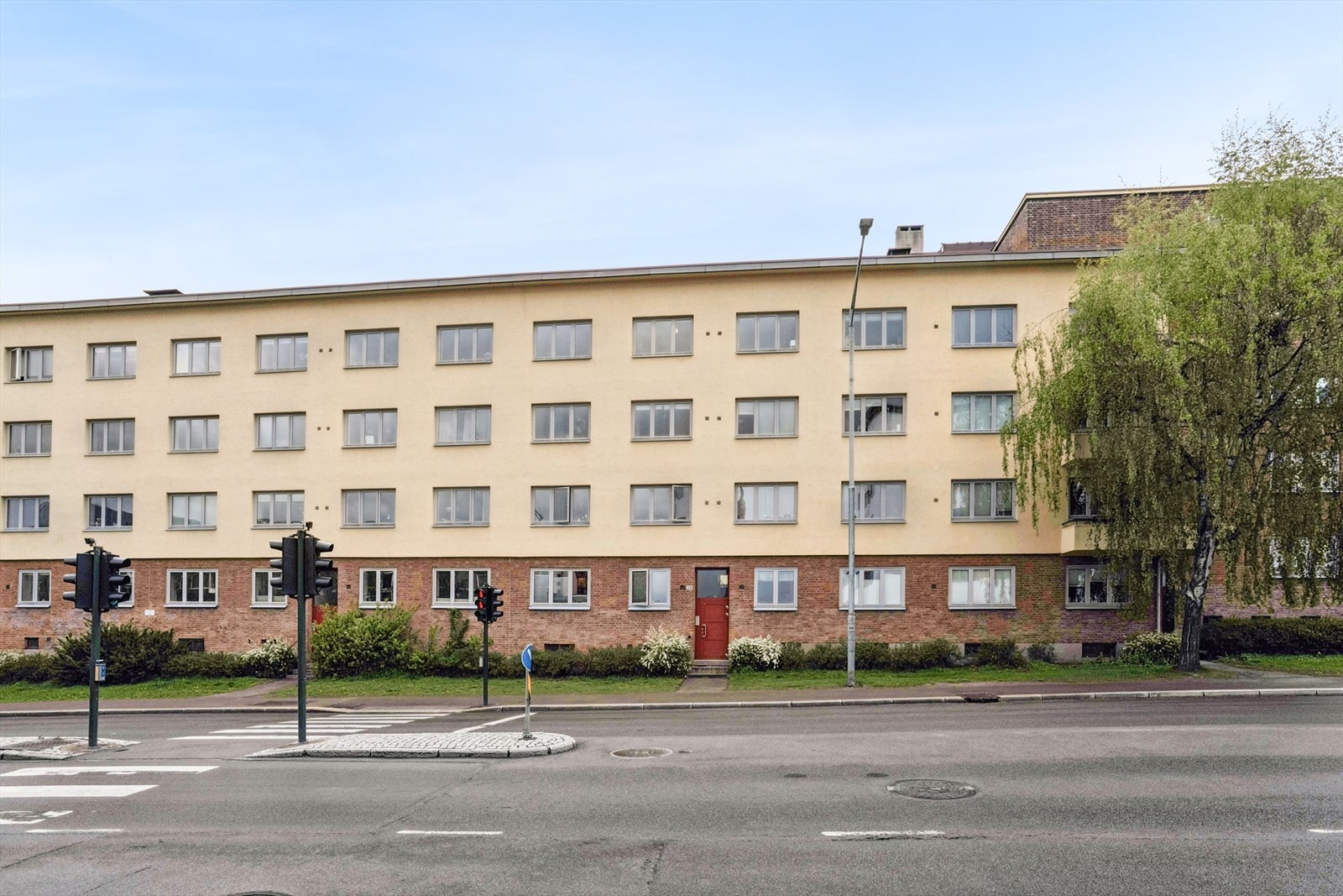 Leiligheten ligger godt til i byggets 4. etasje Galleribilde