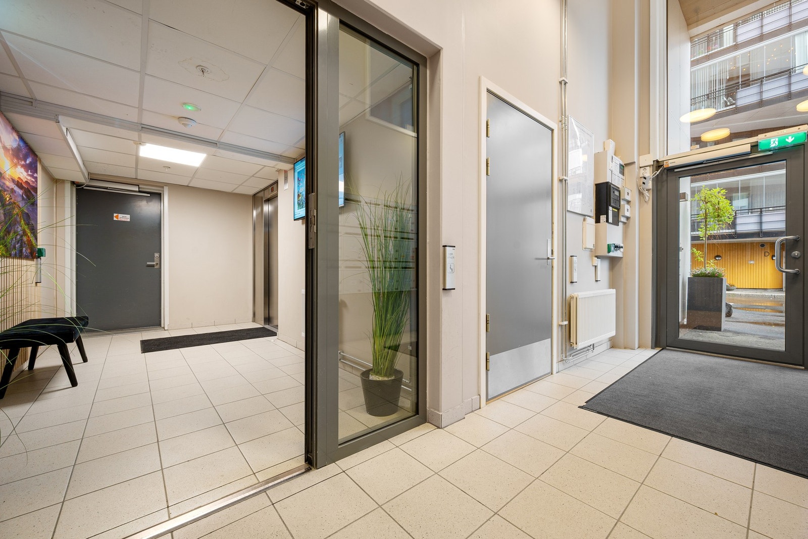 Felles trappeoppgang med heis Galleribilde