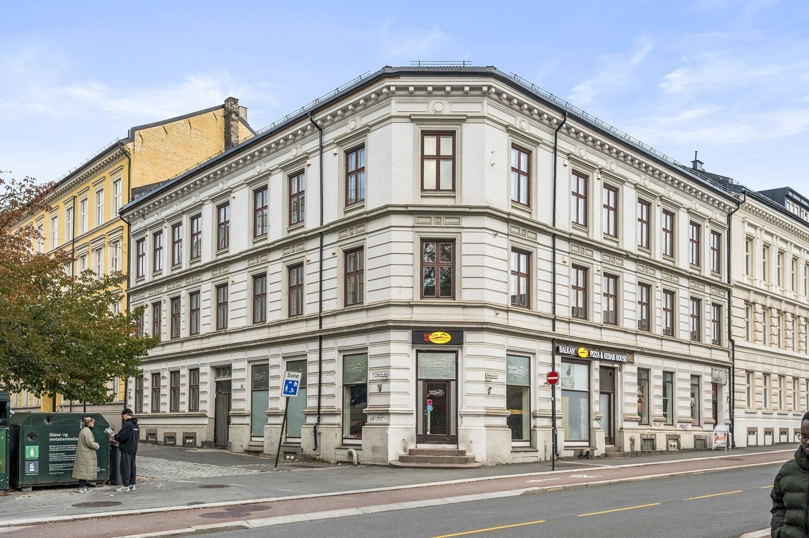 Fasaden - klassisk bygård på Tøyen Galleribilde