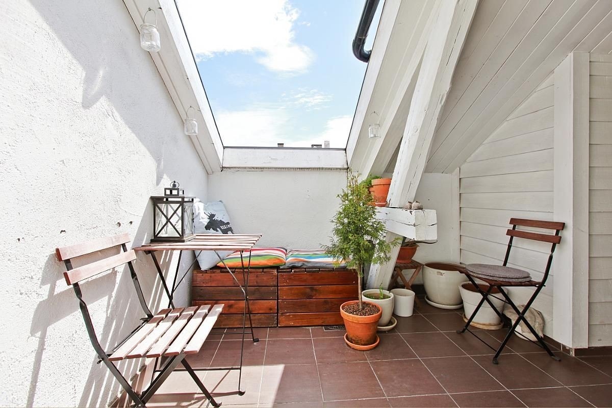 Trivelig liten takterrasse mot bakgård. Galleribilde