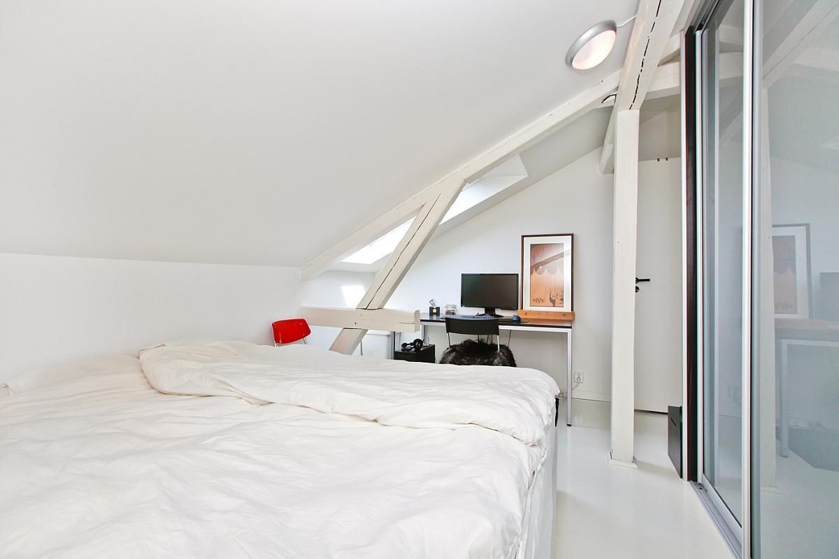 Soverom med skyvedørsgarderobe. Galleribilde