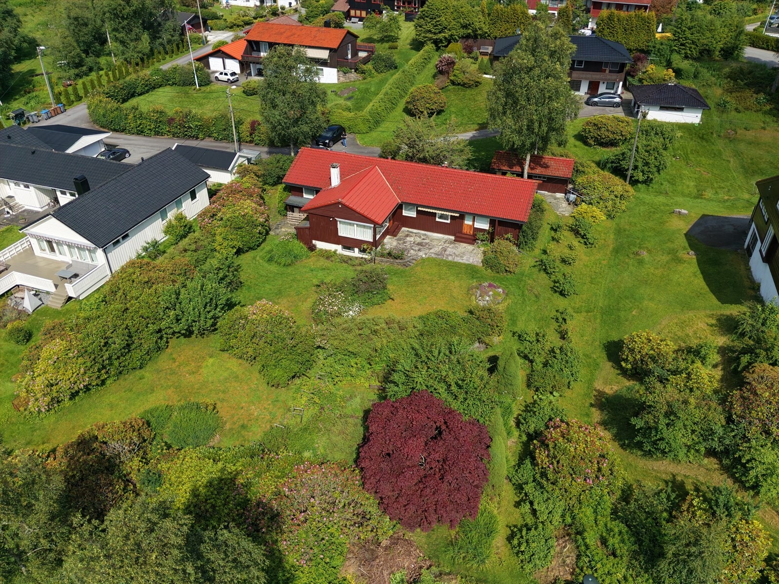 Området kjennetegnes av pen bebyggelse og flott natur Galleribilde