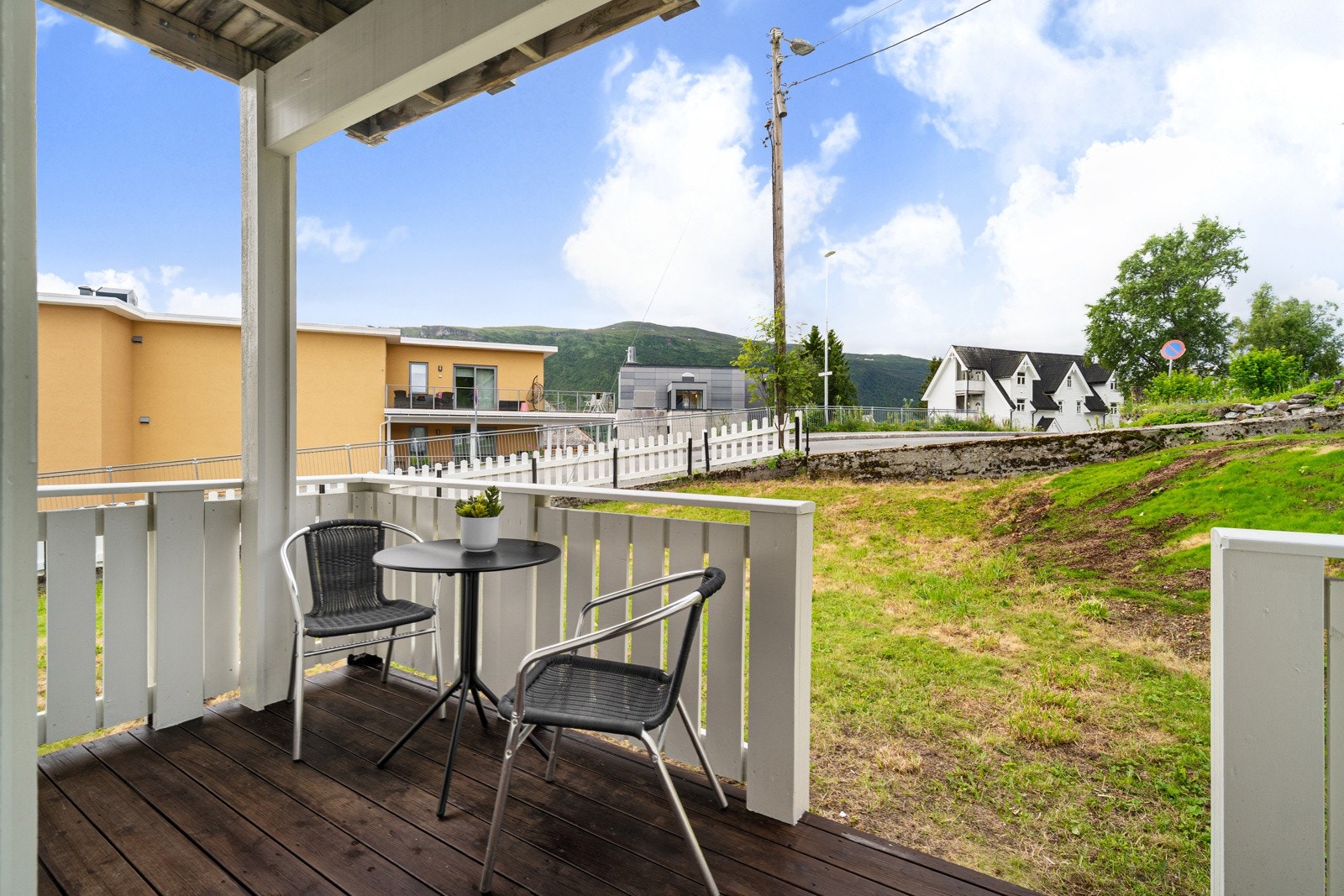 Herlig overbygd terrasse - Her kan du nyte morgenkaffen!
