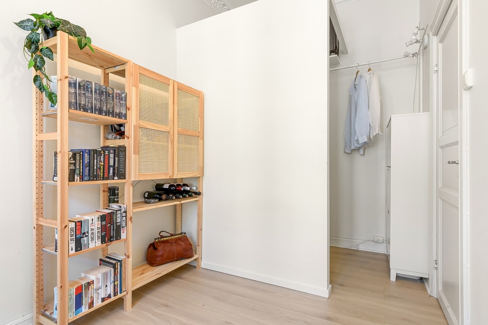 Dette soverommet har også tilknytning til egen walk-in-garderobe Galleribilde
