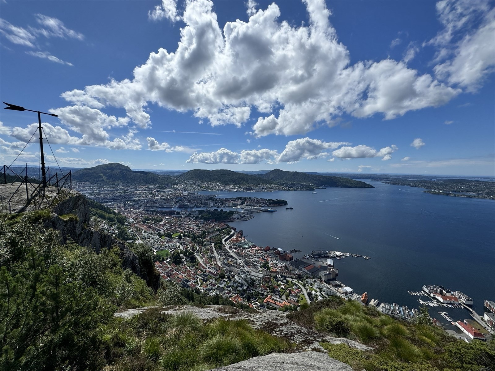 10 minutter fra boligen kommer du til Fjellveien som tar deg videre til Stoltzen. Galleribilde