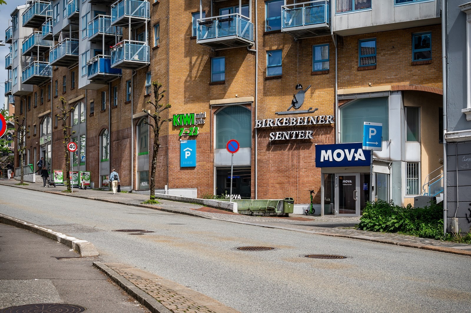 Med få minutters gange fra boligen kommer du til Birkebeiner senteret, hvor du har blant annet Kiwi og Mova. Galleribilde
