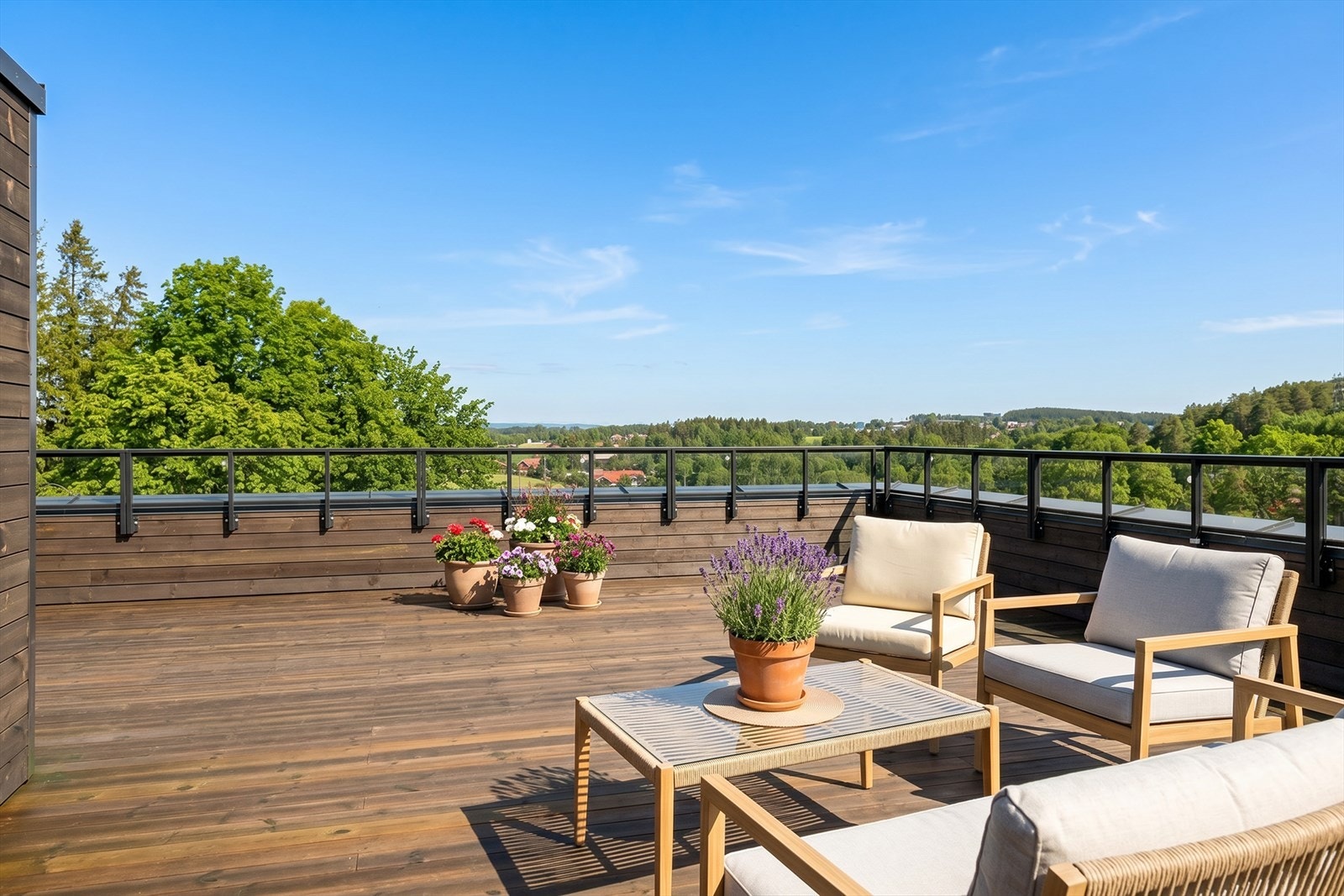 Felles takterrasse med fantastiske solforhold gjennom hele dagen. Her kan du slappe av, nyte utsikten og tilbringe tid med venner og familie i en hyggelig atmosfære. Galleribilde