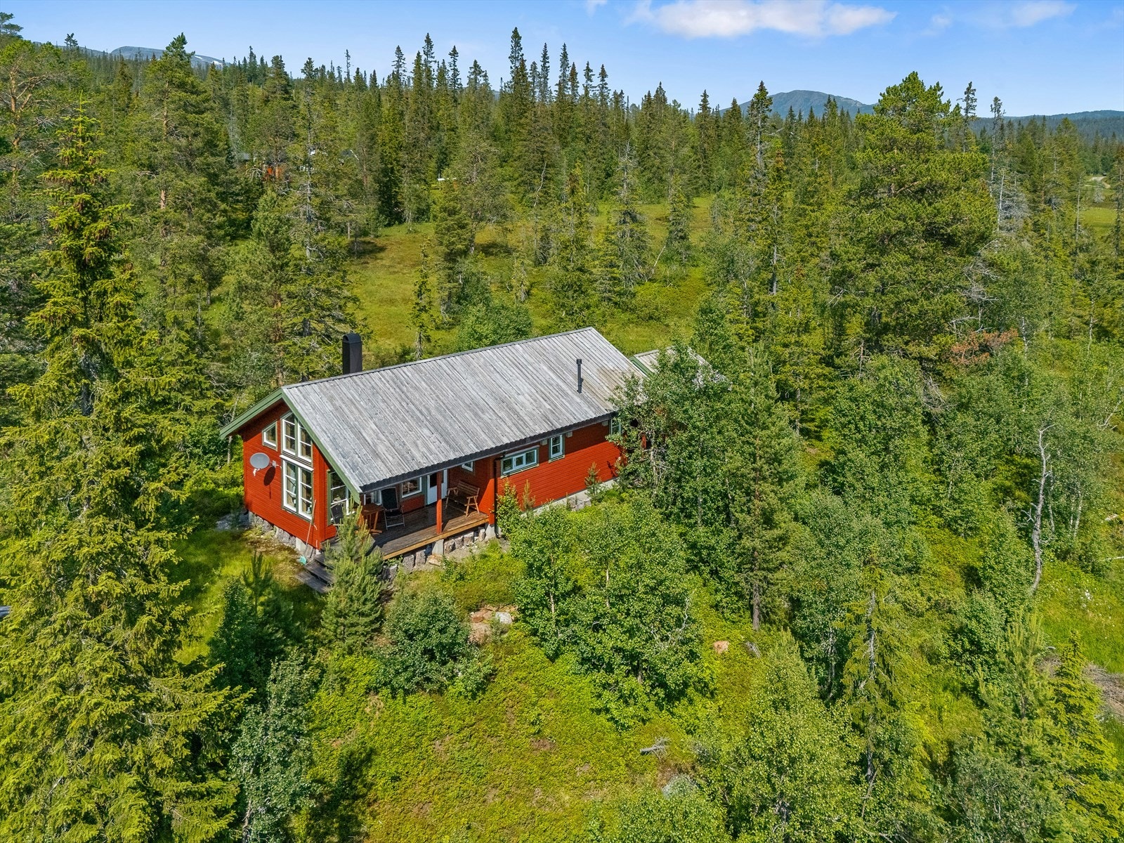Her får du nærhet til både merkede turstier, fiskevann, jaktterreng og preparerte skiløyper. Galleribilde