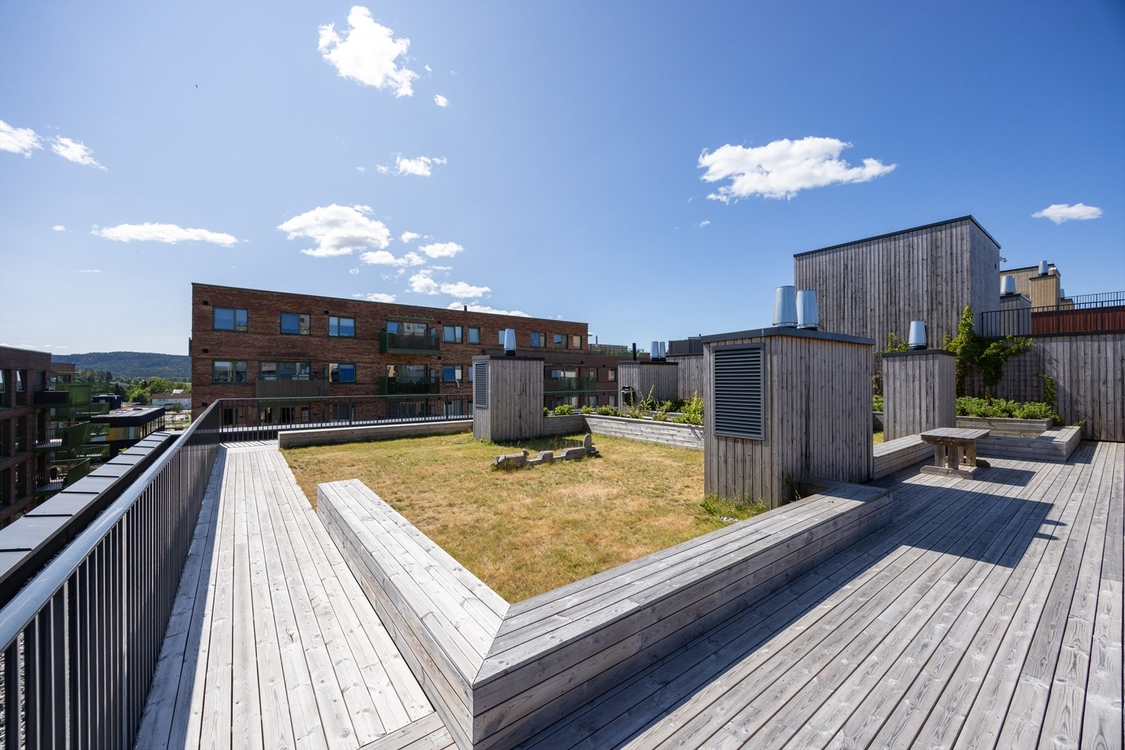 Leiligheten disponerer også en flott felles takterrasse. Galleribilde