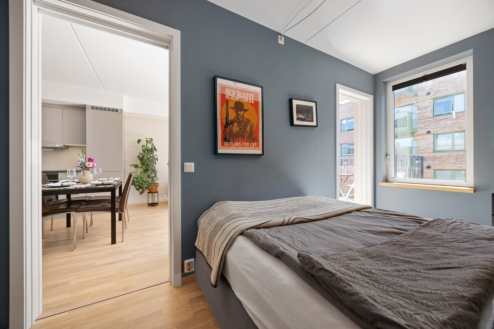 Soverommet vender mot en stille sidegate. Galleribilde