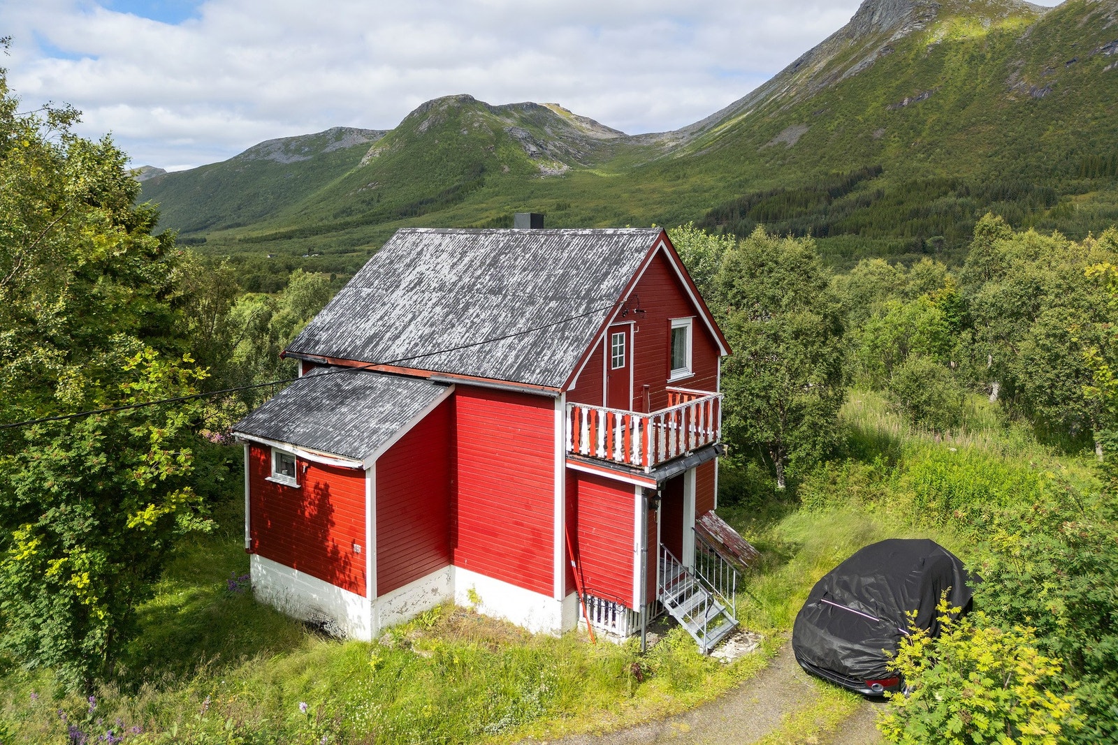 Enebolig med stor eiendom Galleribilde