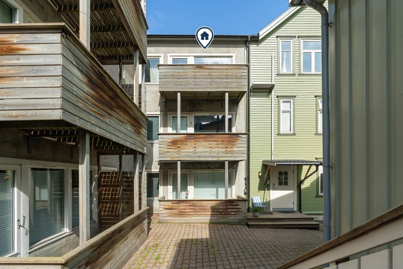 En moderne og gjennomgående flott 2-roms selveier i toppetasjen.