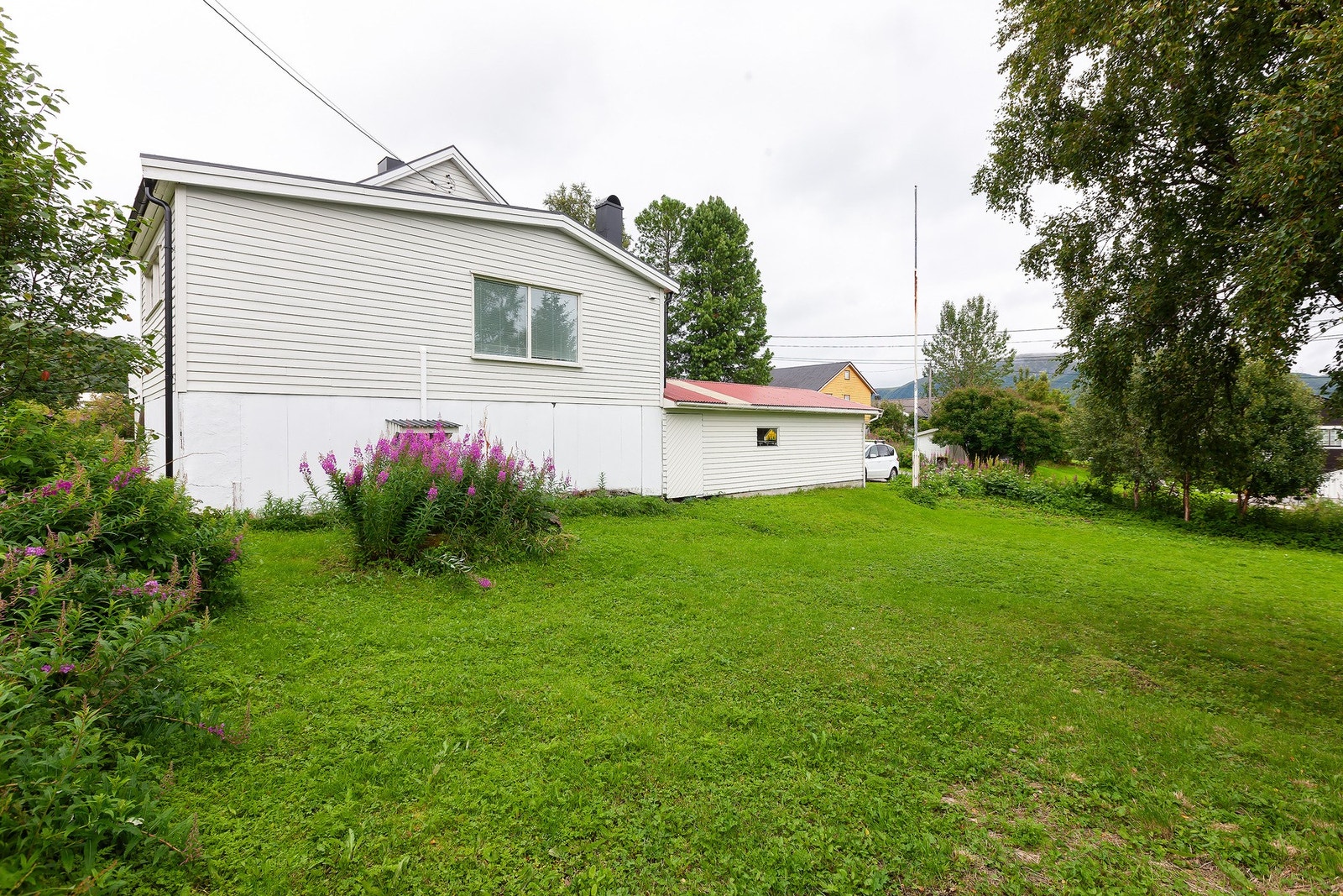 Eiendommen har en romslig hage Galleribilde
