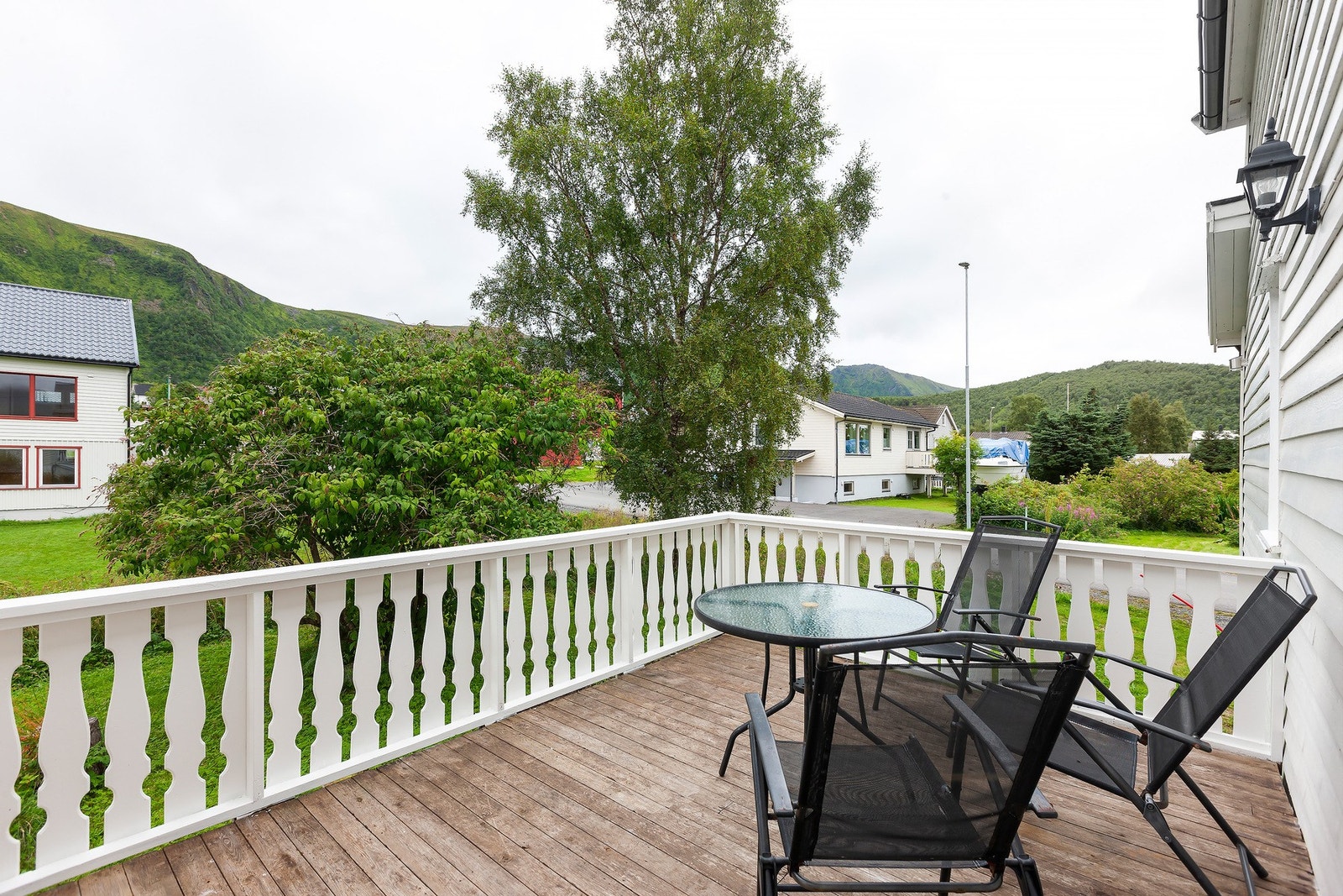Lun og fin veranda Galleribilde
