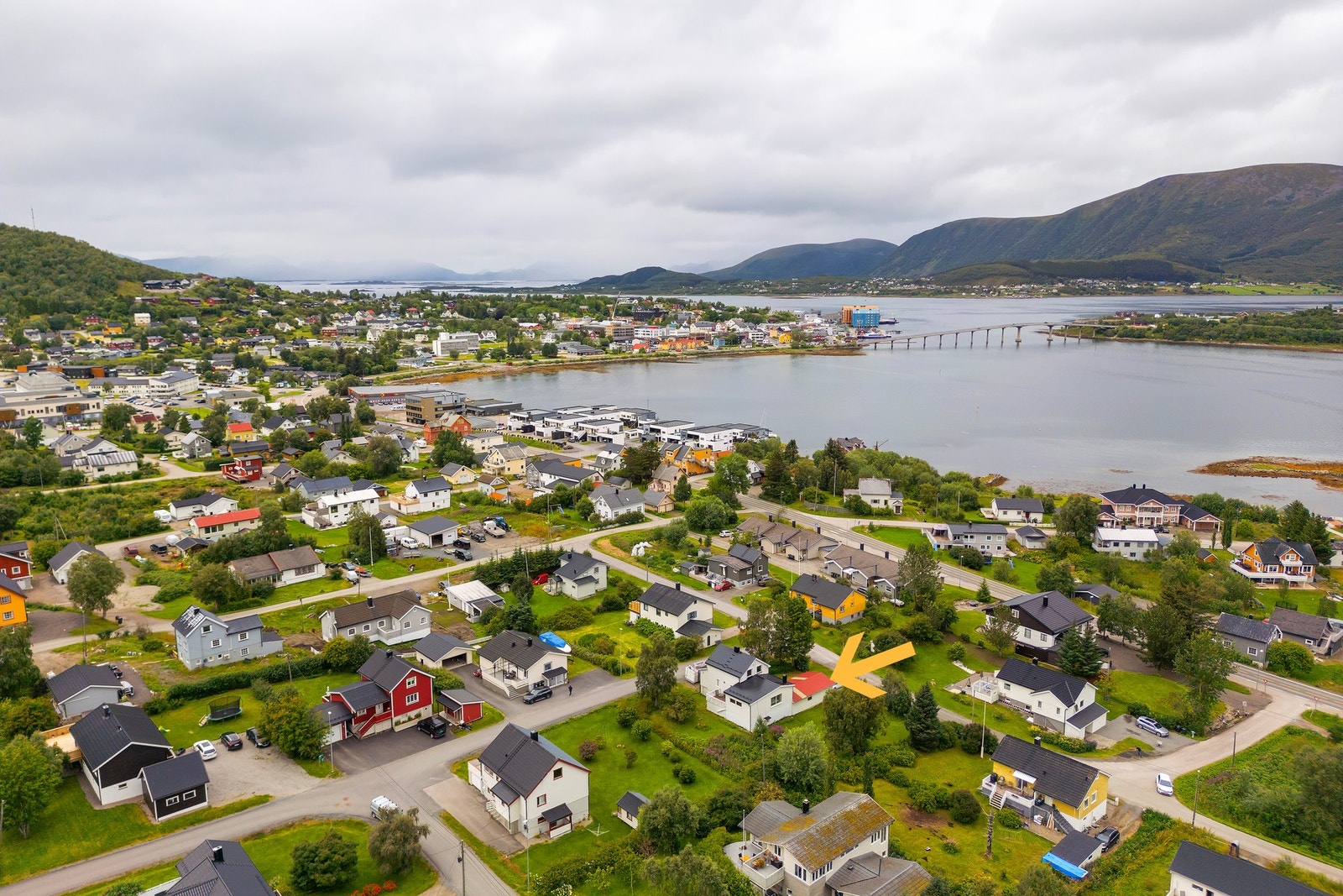 Eiendommen ligger fint til i et rolig og etablert nabolag Galleribilde