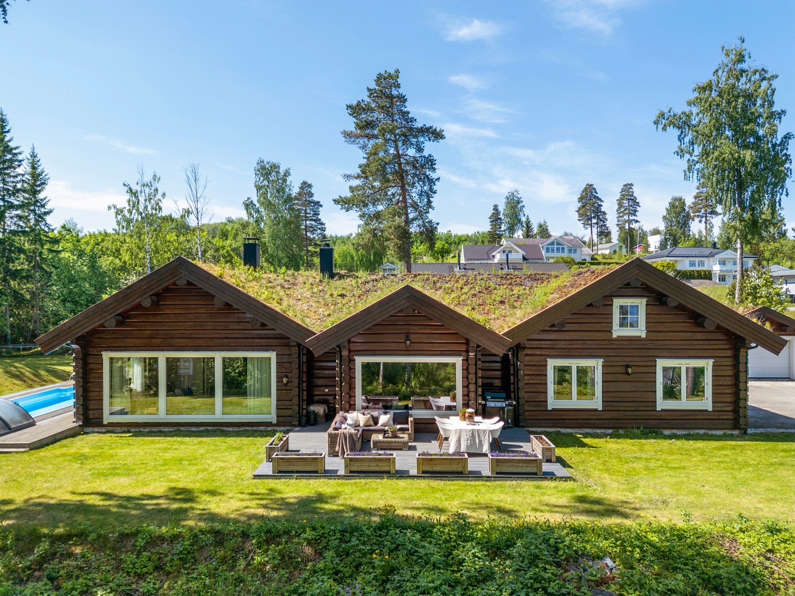 Her kombineres ekte håndverkstradisjoner med moderne komfort i en bolig som byr på varme, sjel og eksklusive kvaliteter. Galleribilde