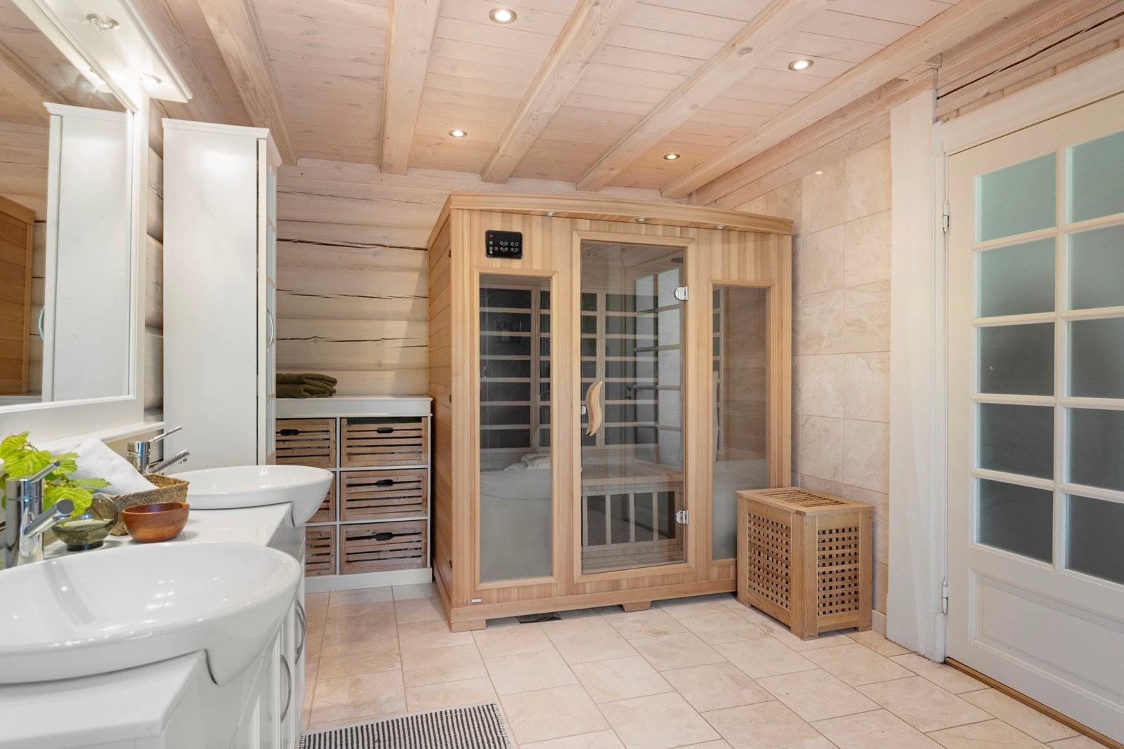Det ene badet byr på egen badstue. Galleribilde