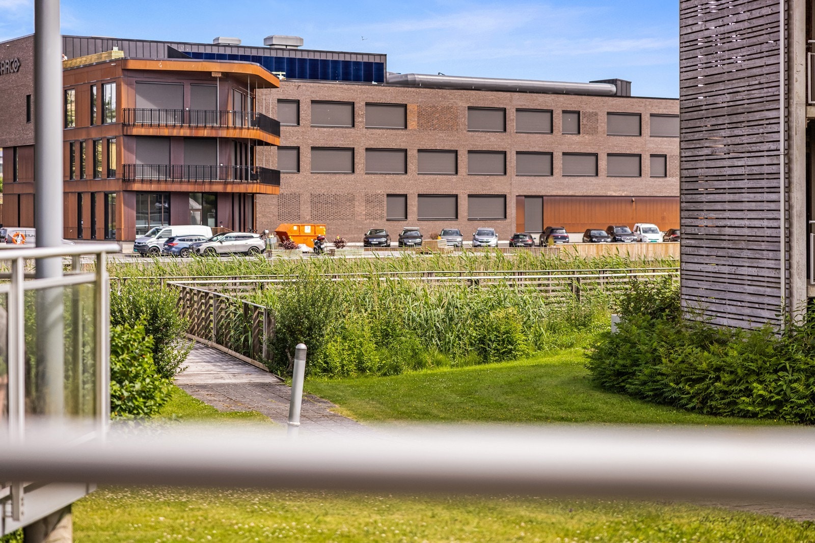 Området byr på en god blanding av boliger, servicetilbud og grøntområder. Galleribilde