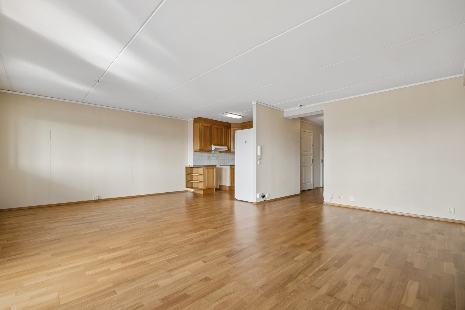 Leiligheten byr på tre romslige soverom og en gjennomtenkt og praktisk planløsning. Galleribilde