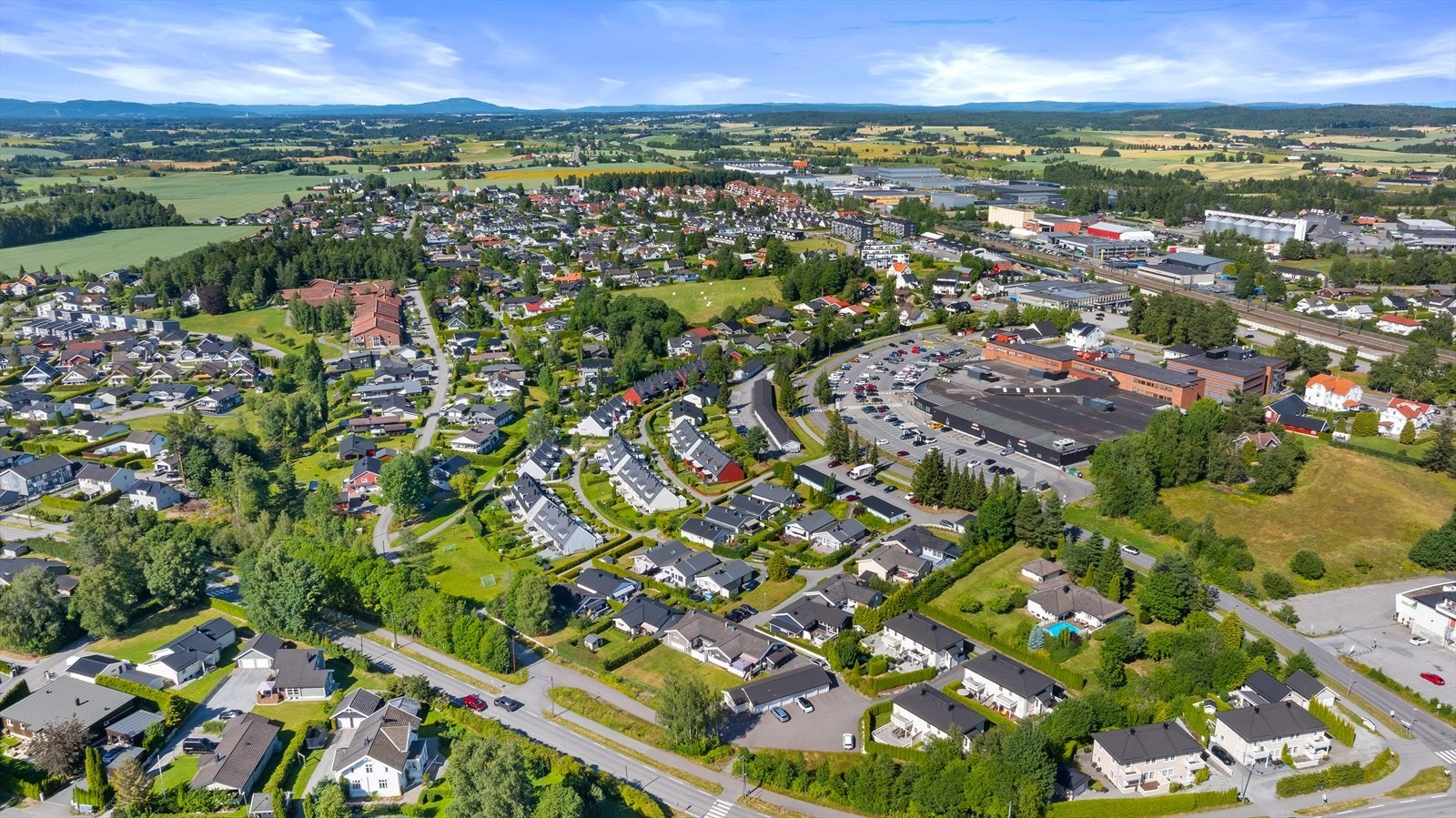 Pendlervennlig beliggenhet med Kløfta stasjon kun 6 minutter unna med bil. Galleribilde