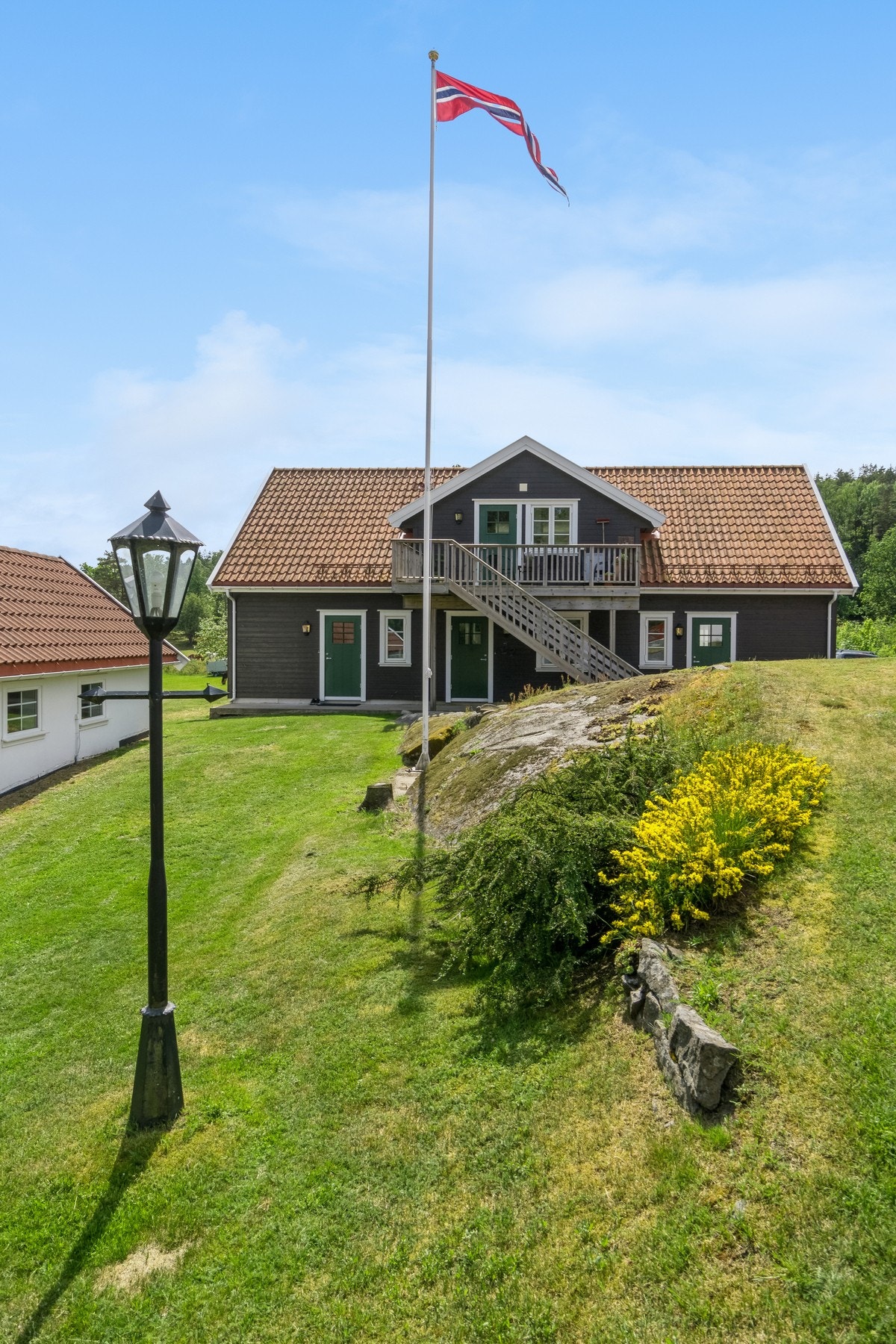 Leilighetsbygget ble ferdigstilt i 2015 og inneholder 4 godkjente leiligheter Galleribilde