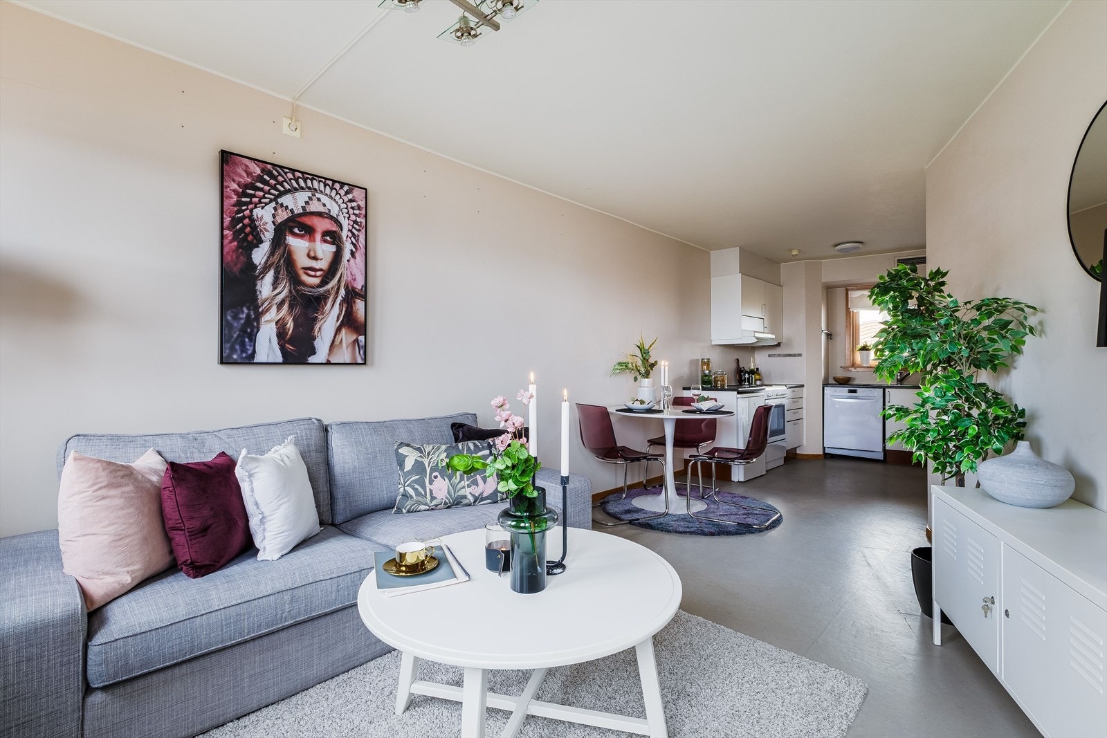 Plass til både spisebord og sittegruppe Galleribilde