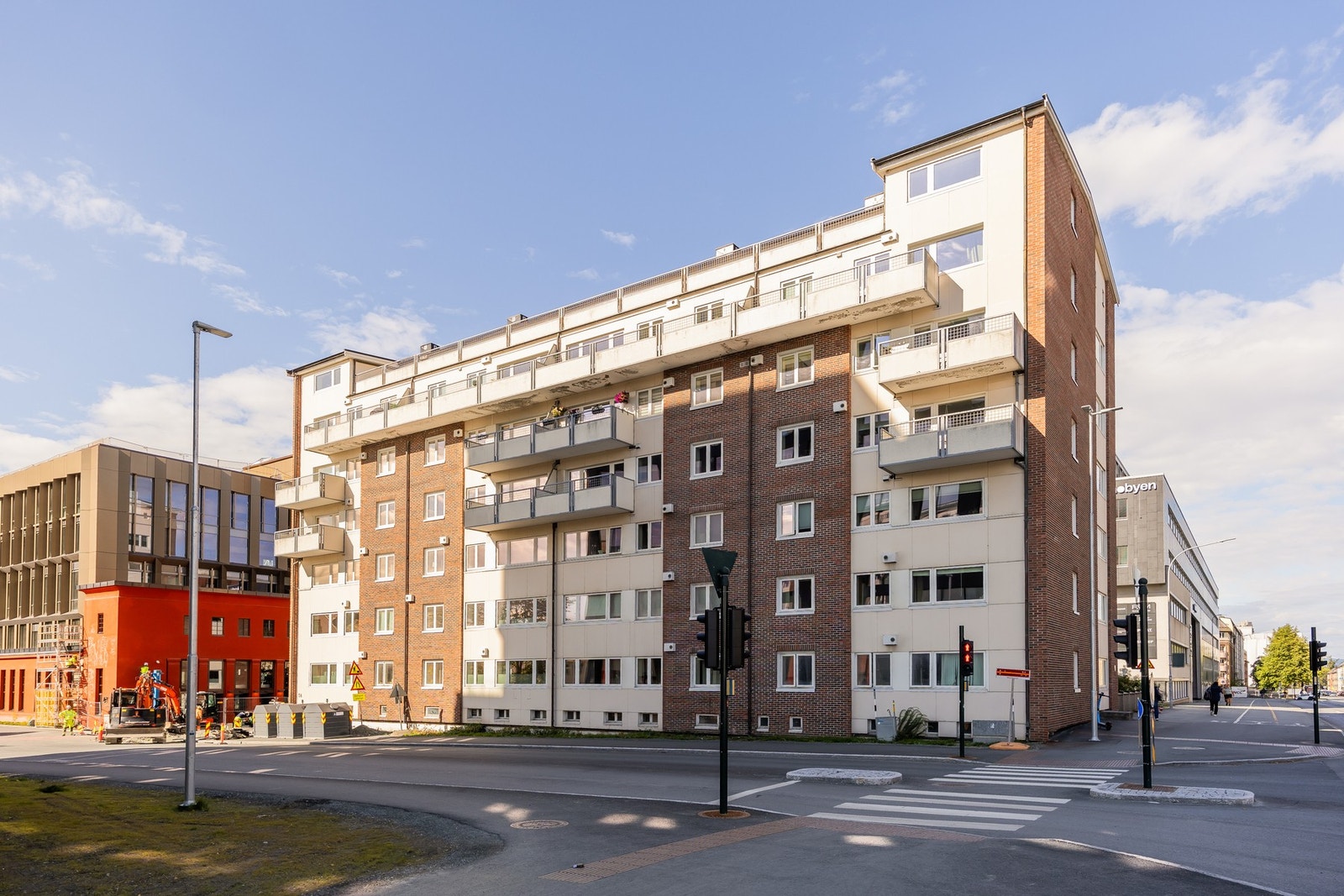 Bygget er for øvrig oppgradert med bl.a. balansert ventilasjon med varmegjenvinning (2015) og nye vindu (2018). Galleribilde