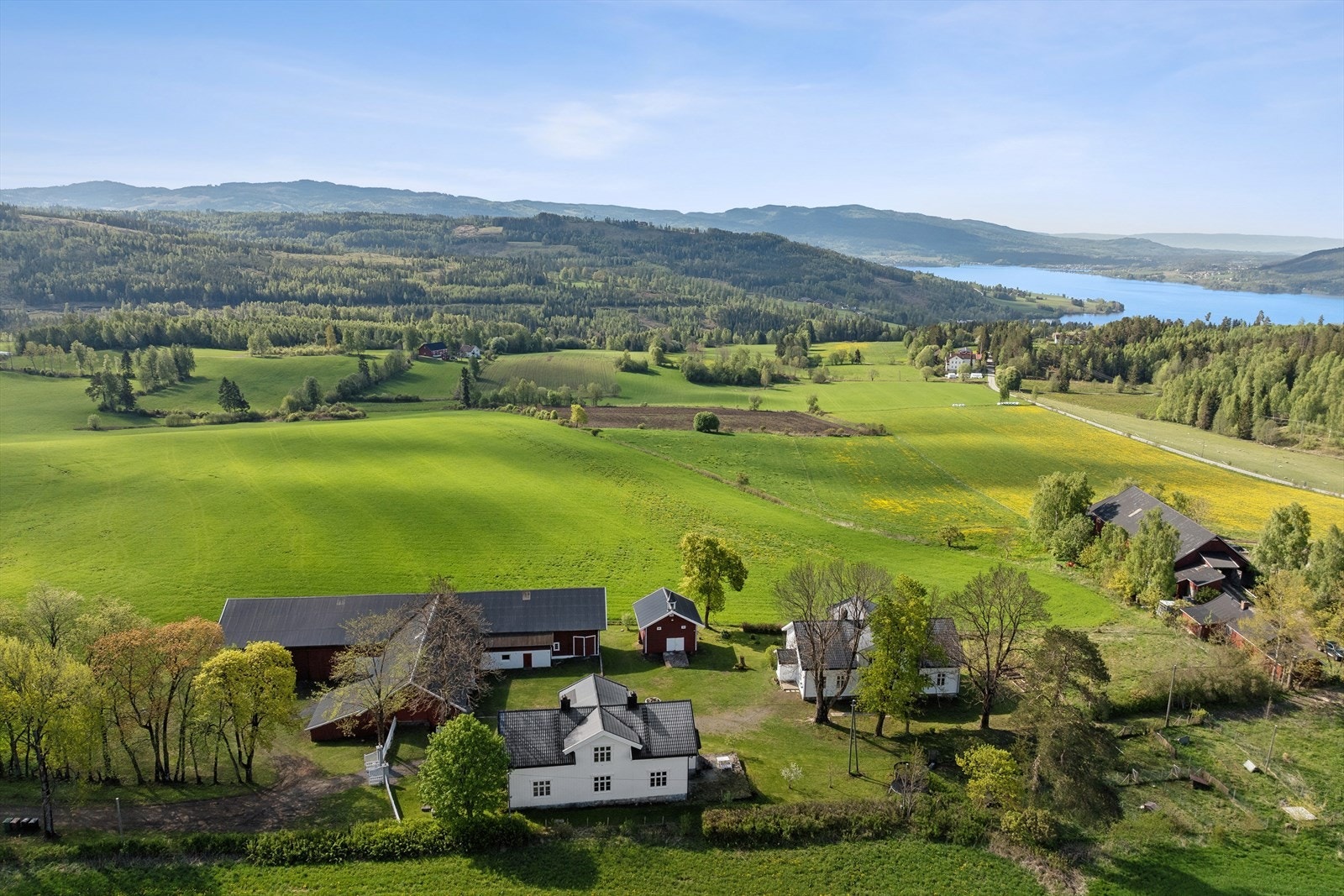 Monica Hoff v/Dnb Eiendom har gleden av å presentere Sognsveien 150, en unik og historisk eiendom på vakre Hadeland. Galleribilde