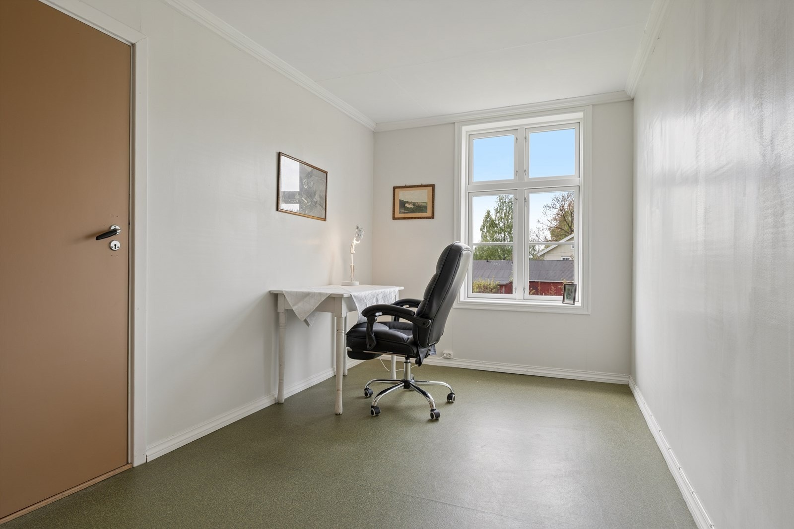 Bla er dette soverommet innredet som et soverom. Galleribilde