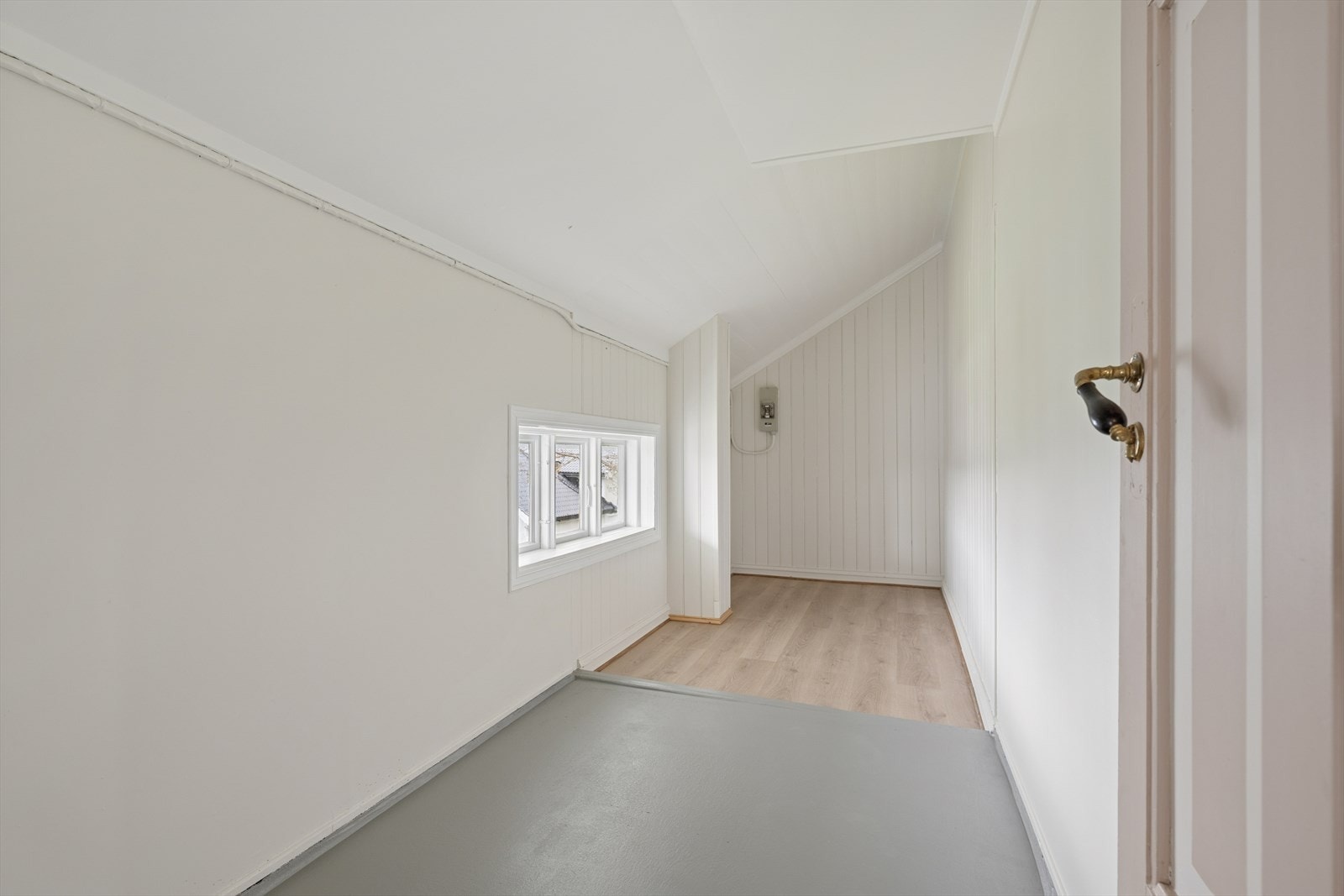 Et mindre rom som kan benyttes til lagring eller som en liten arbeidsplass. Galleribilde
