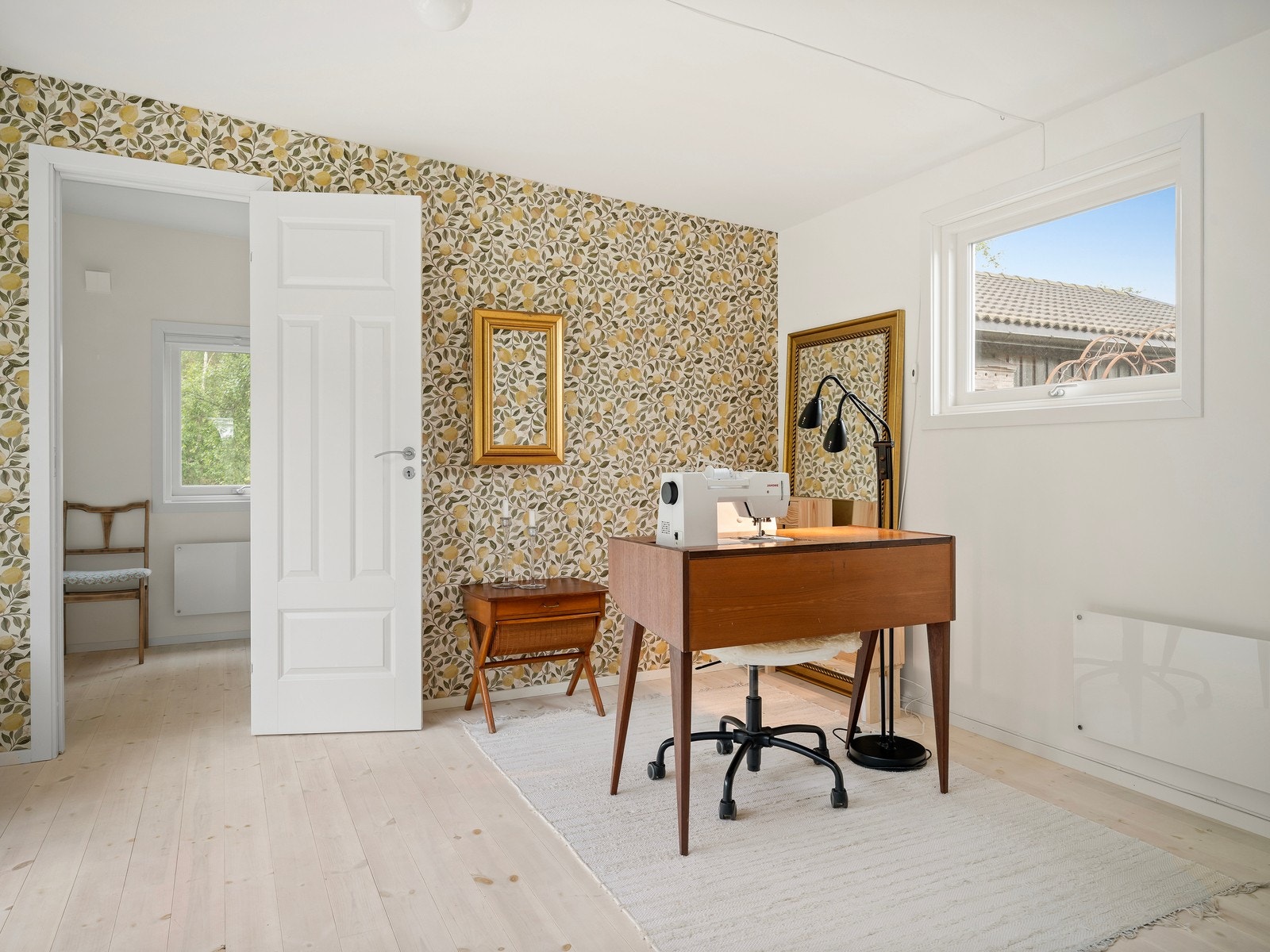 Hjemmekontor eller systue. Her finner man garantert roen. Trådløst nettverk. Galleribilde
