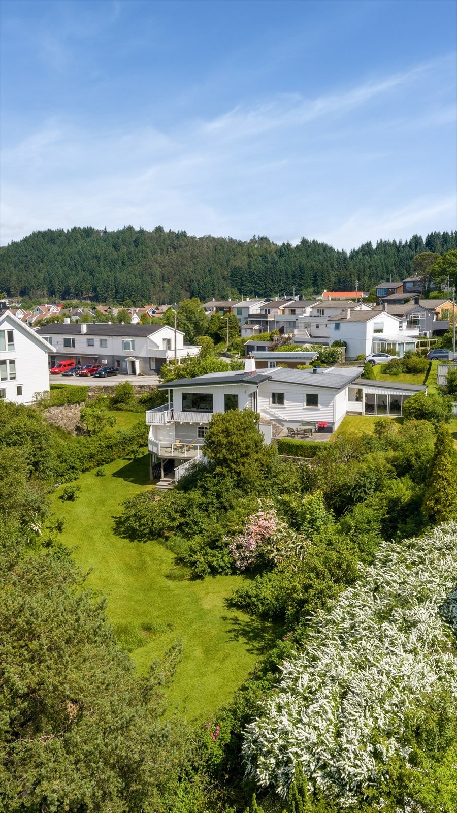 Boligen fremstår som velholdt. Utvendig kledning på sørsiden og del av vestsiden ble skiftet i 2024. Flere av vinduene i hovedetasjen ble utskiftet samme år og huset ble malt utvendig. Galleribilde