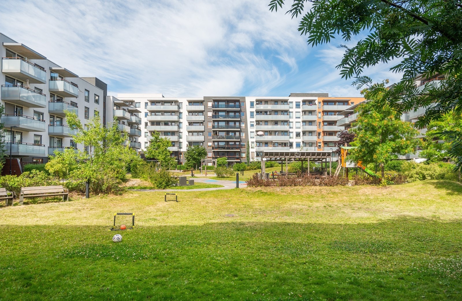 Leiligheten er en del av det veldrevne Rosegartneriet borettslag. Galleribilde
