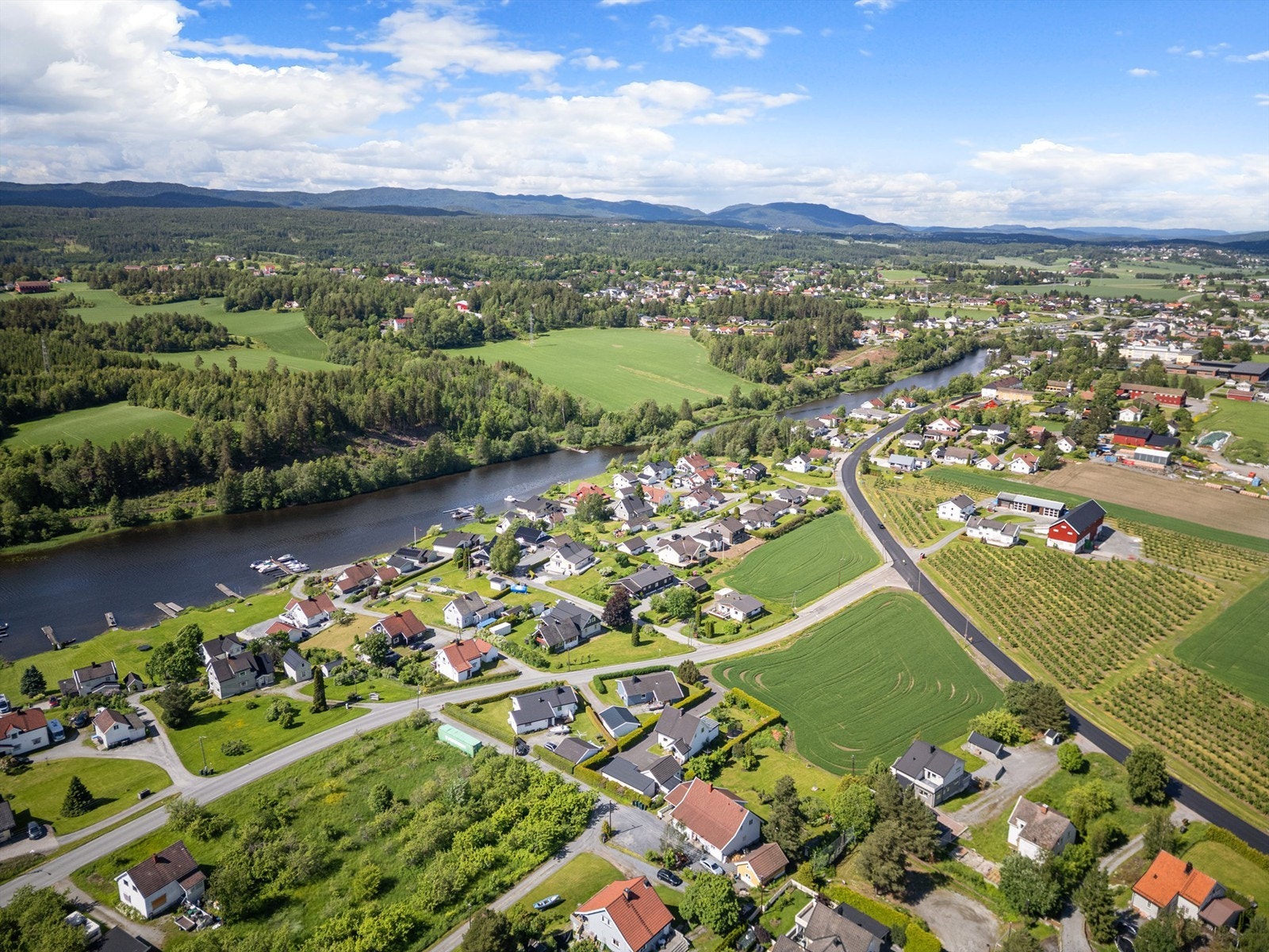 Det er ca. 13 min. kjøring til Hokksund og ca. 20 min til Kongsberg og Mjøndalen Galleribilde