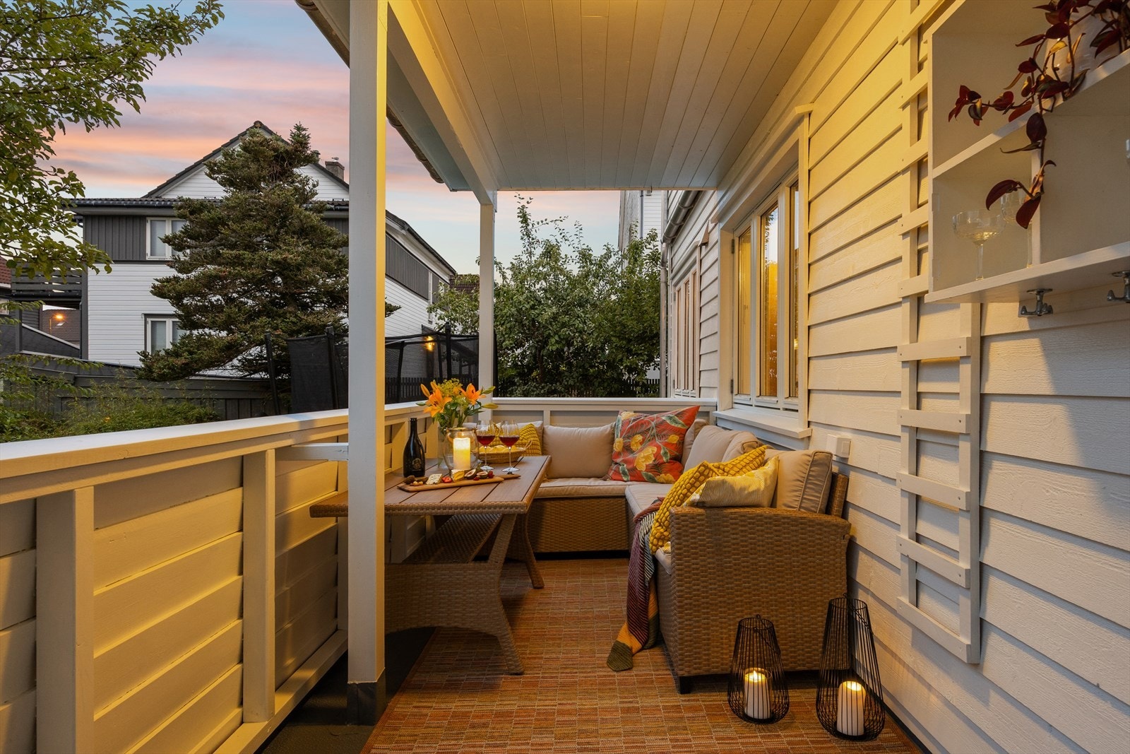 Verandaen har god plass til en hyggelig sittegruppe. Galleribilde