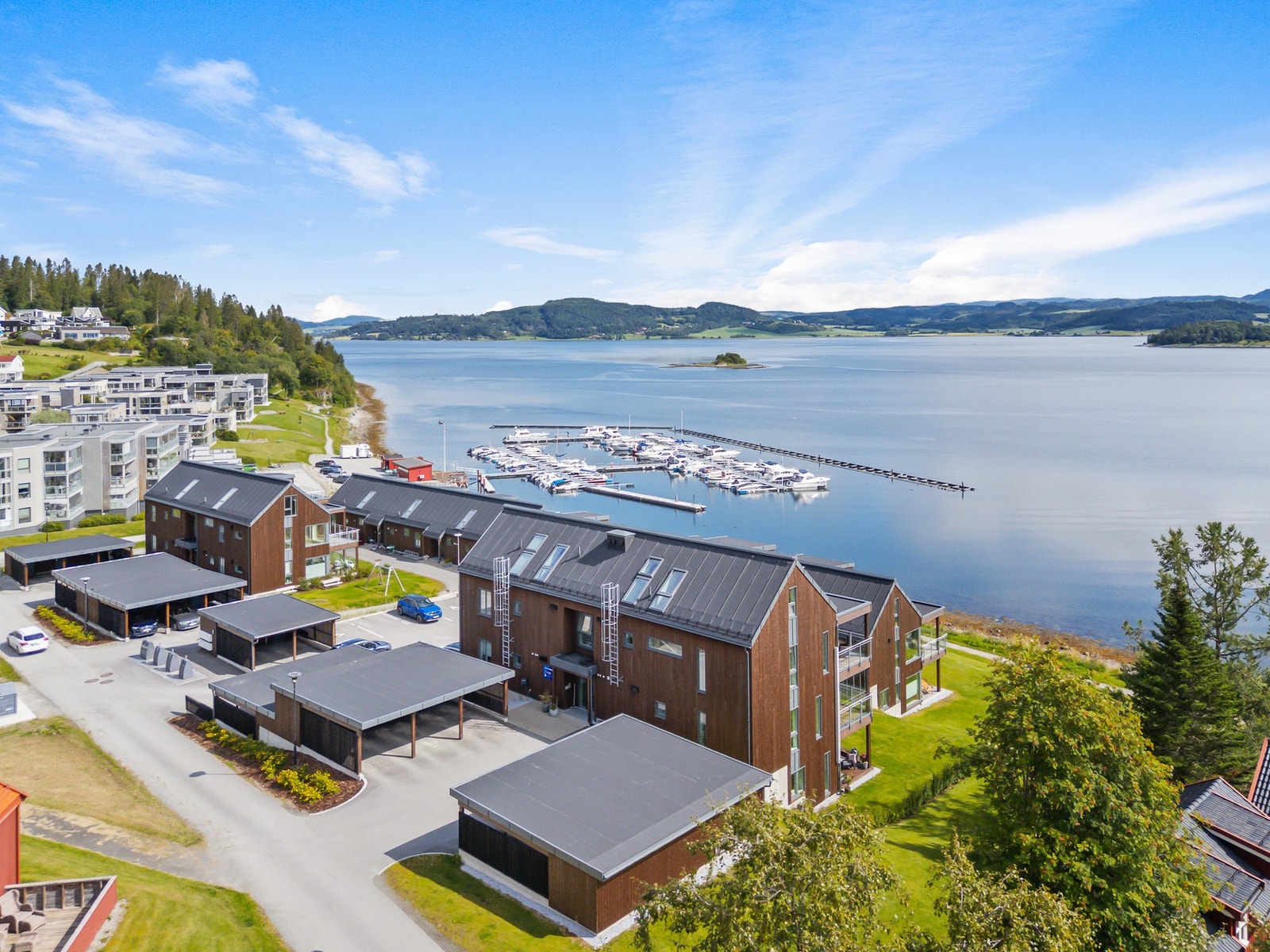 Carport med bod inkludert. Galleribilde