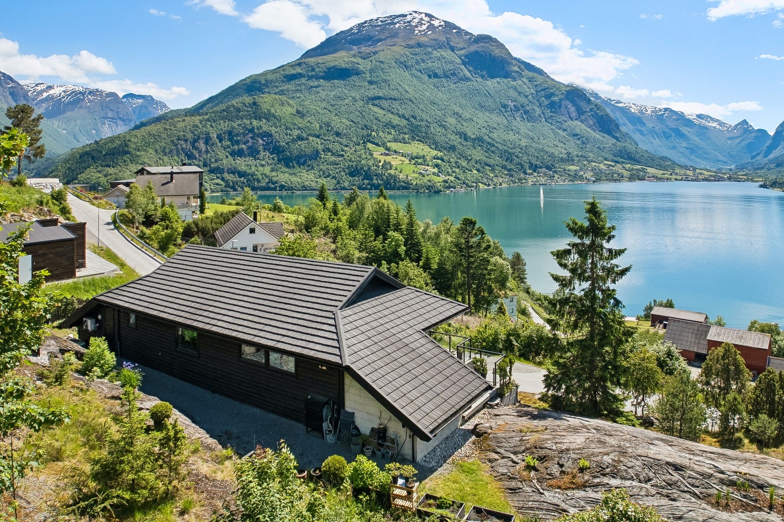 EiendomsMegler 1 ved Martin Grodås Alnes har gleden av å presentere Oppheimsvegen 62! Foto levert av Svein Olav Humberset v/EFKT. Galleribilde